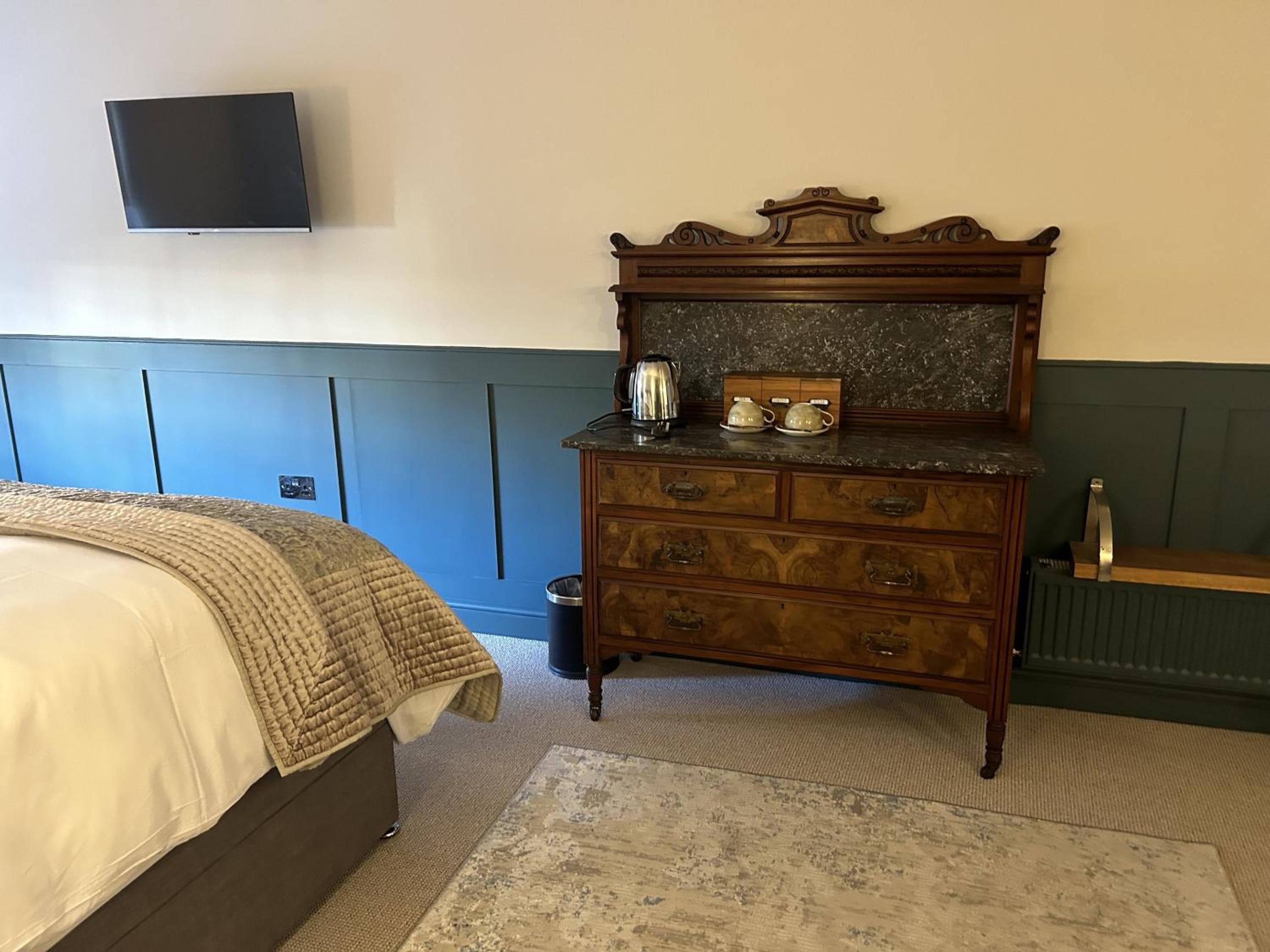Superior King Suite photo 3