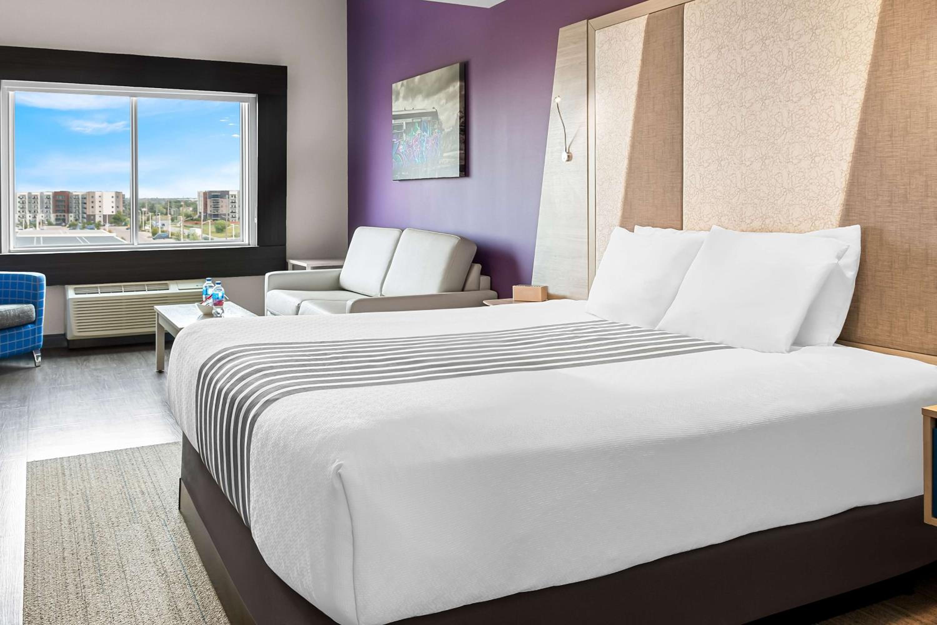 King Room with Sofa Bed - VIP Floor - Photo 1