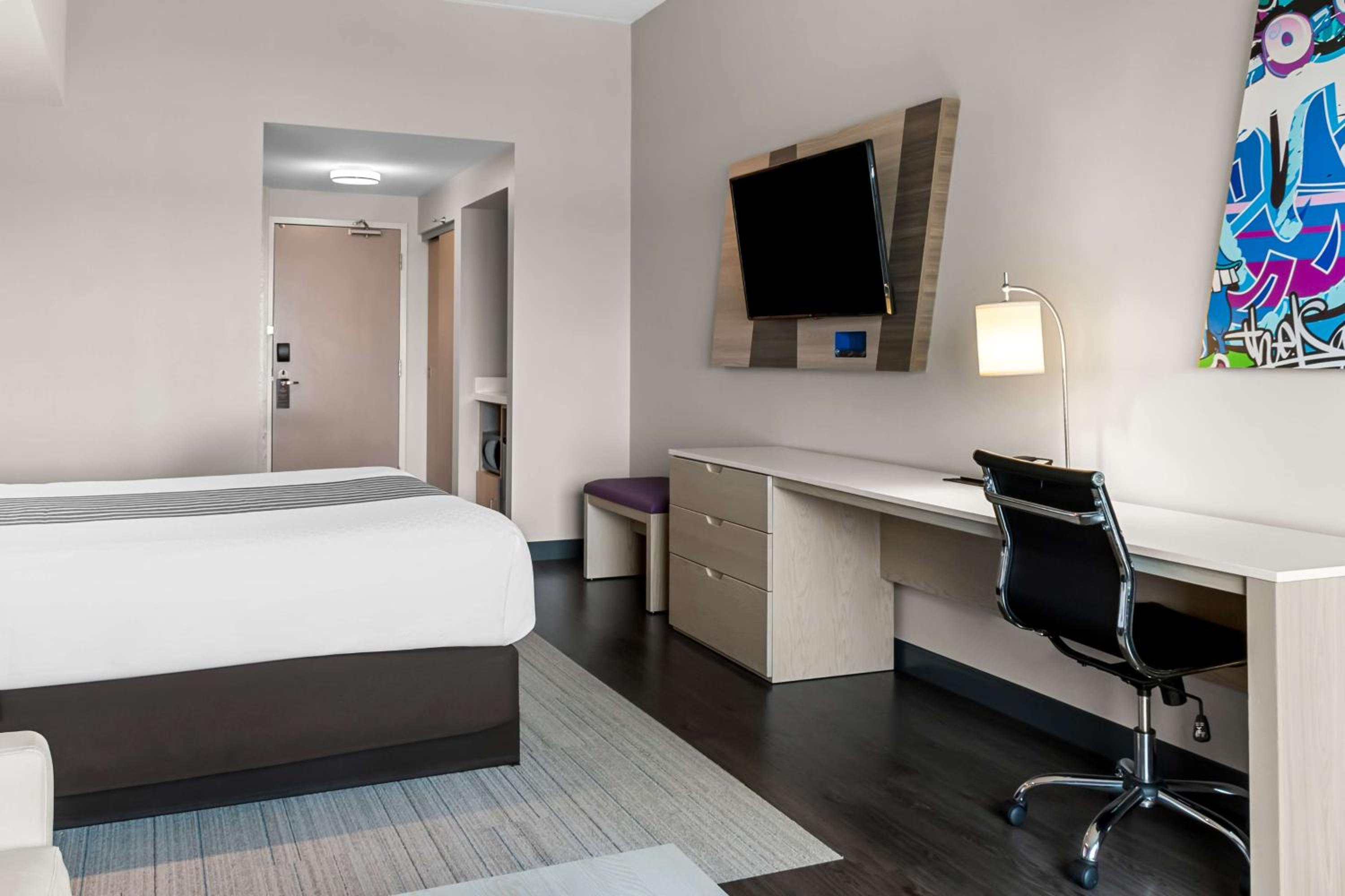 King Room with Sofa Bed - VIP Floor - Photo 3