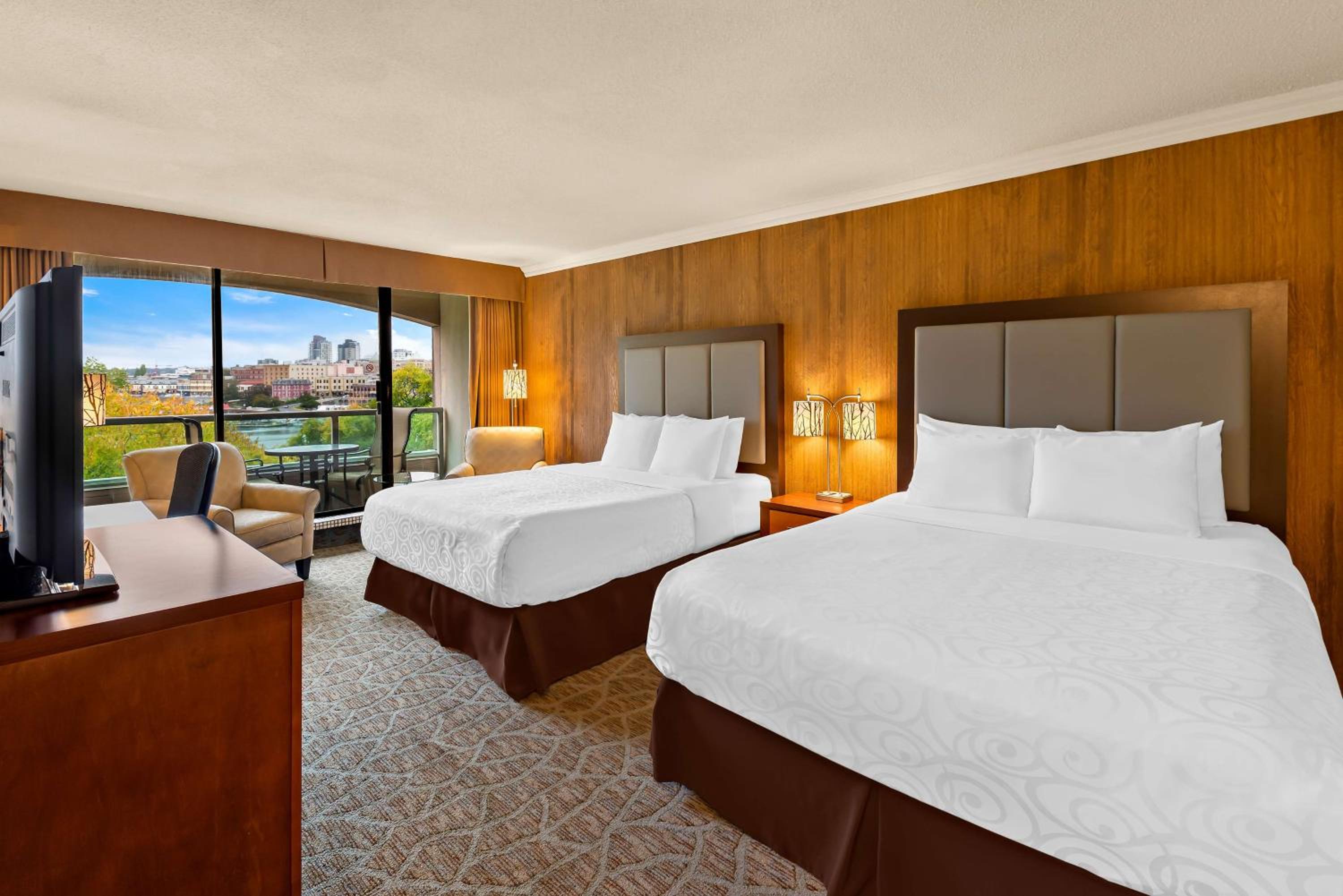 Queen Room with Two Queen Beds with Park View with Balcony - Non-smoking