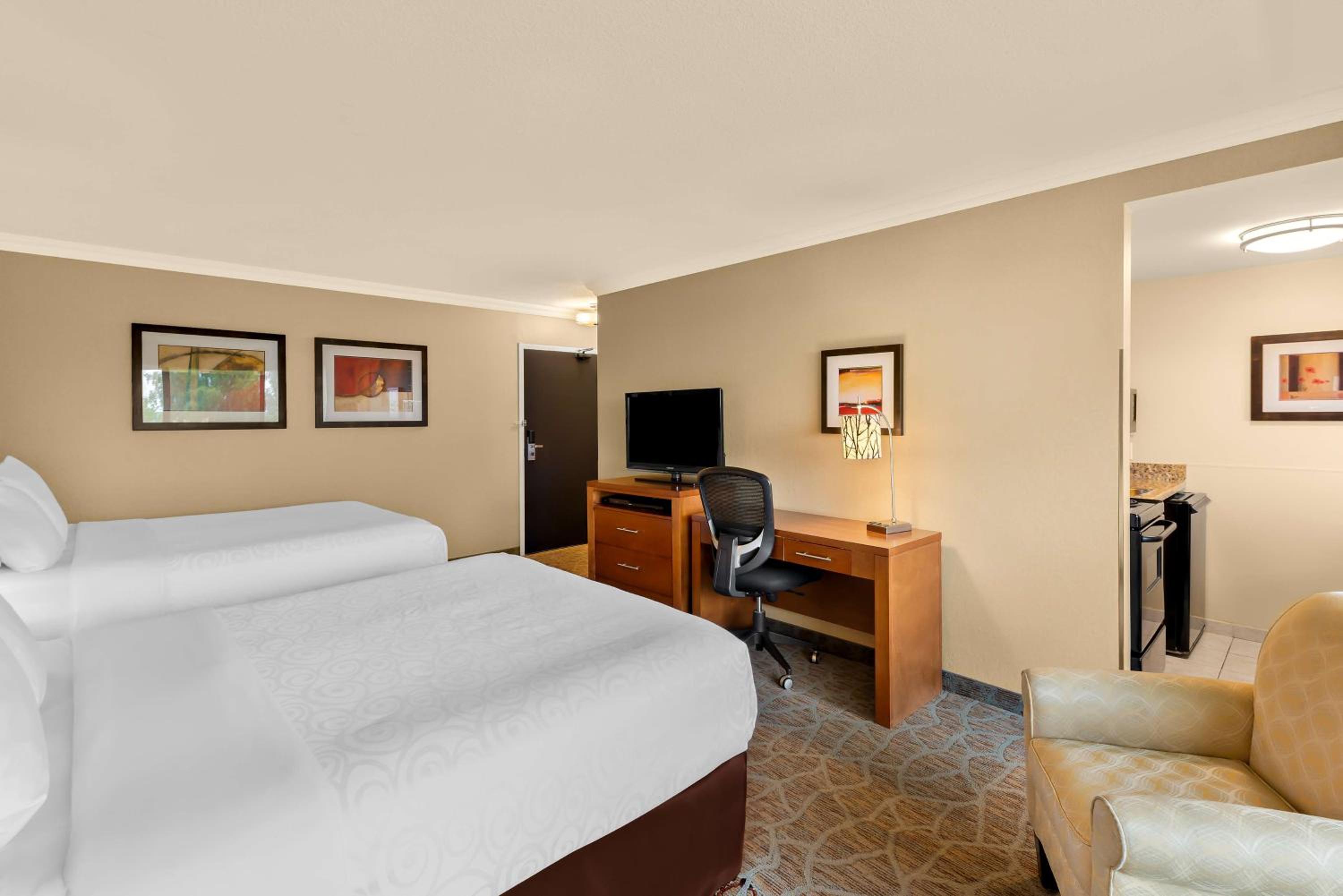 Queen Room with Two Queen Beds with Partial Harbor View and Balcony