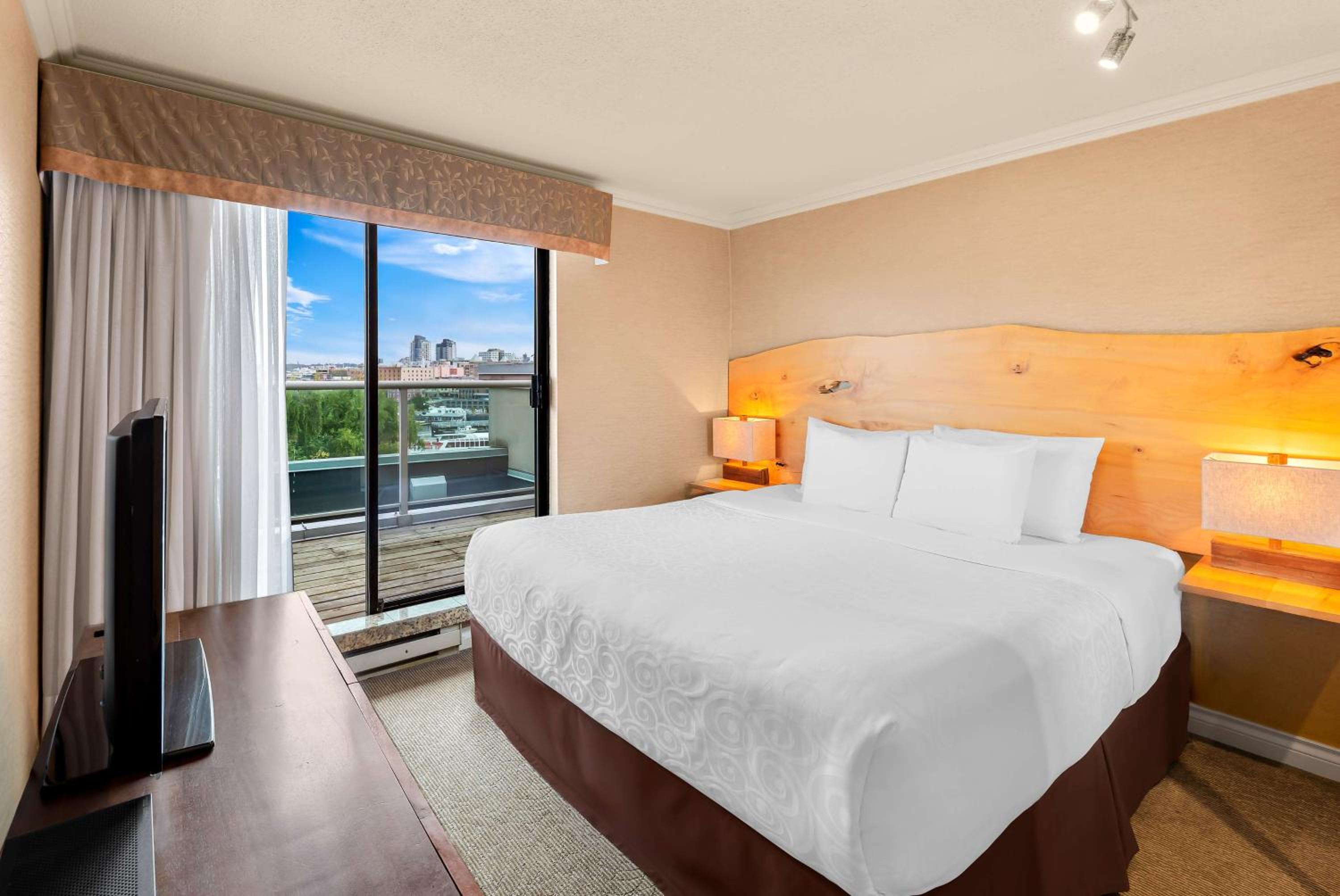 One-Bedroom Suite with Harbor View