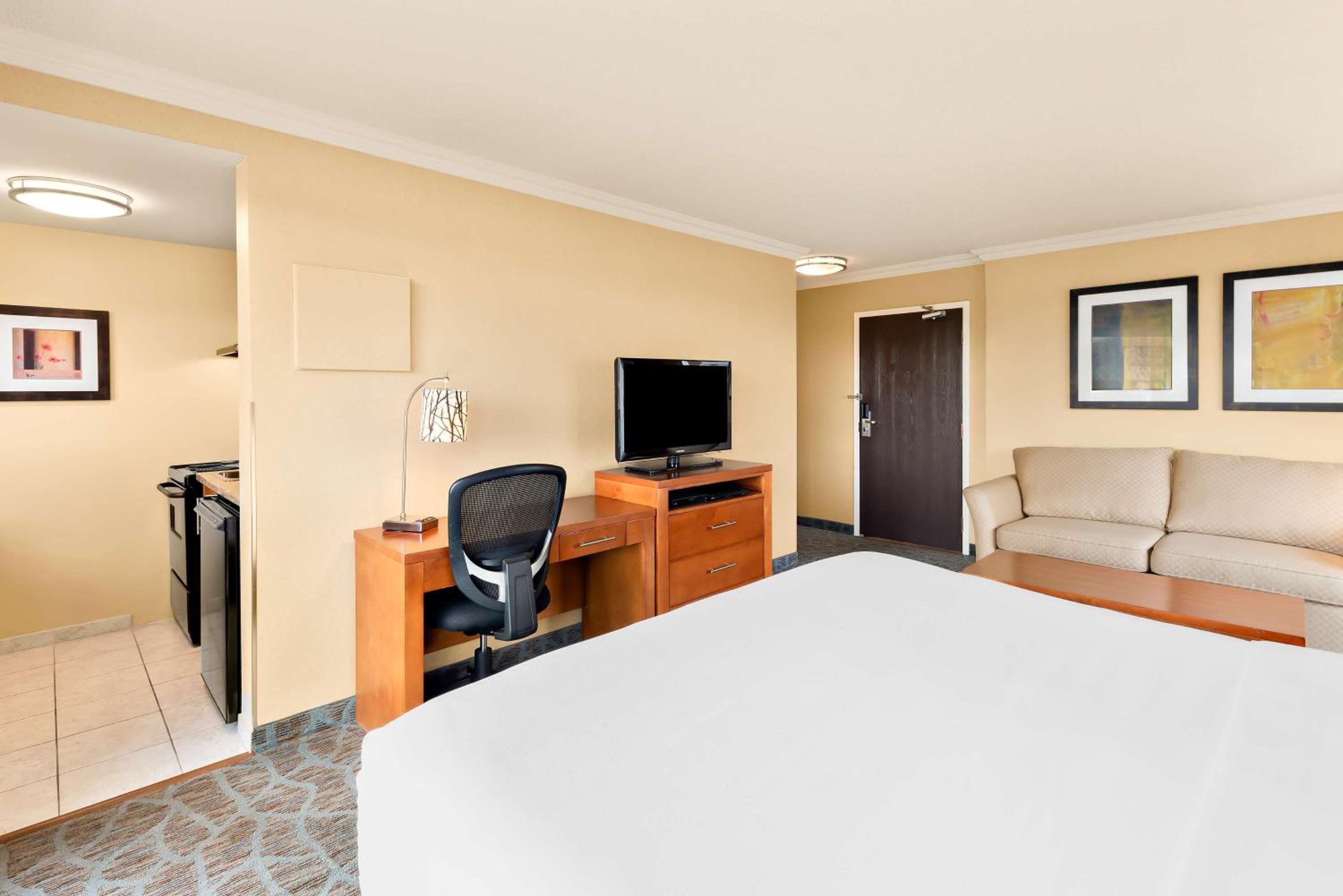 King Room with Park View with Balcony - Non-smoking
