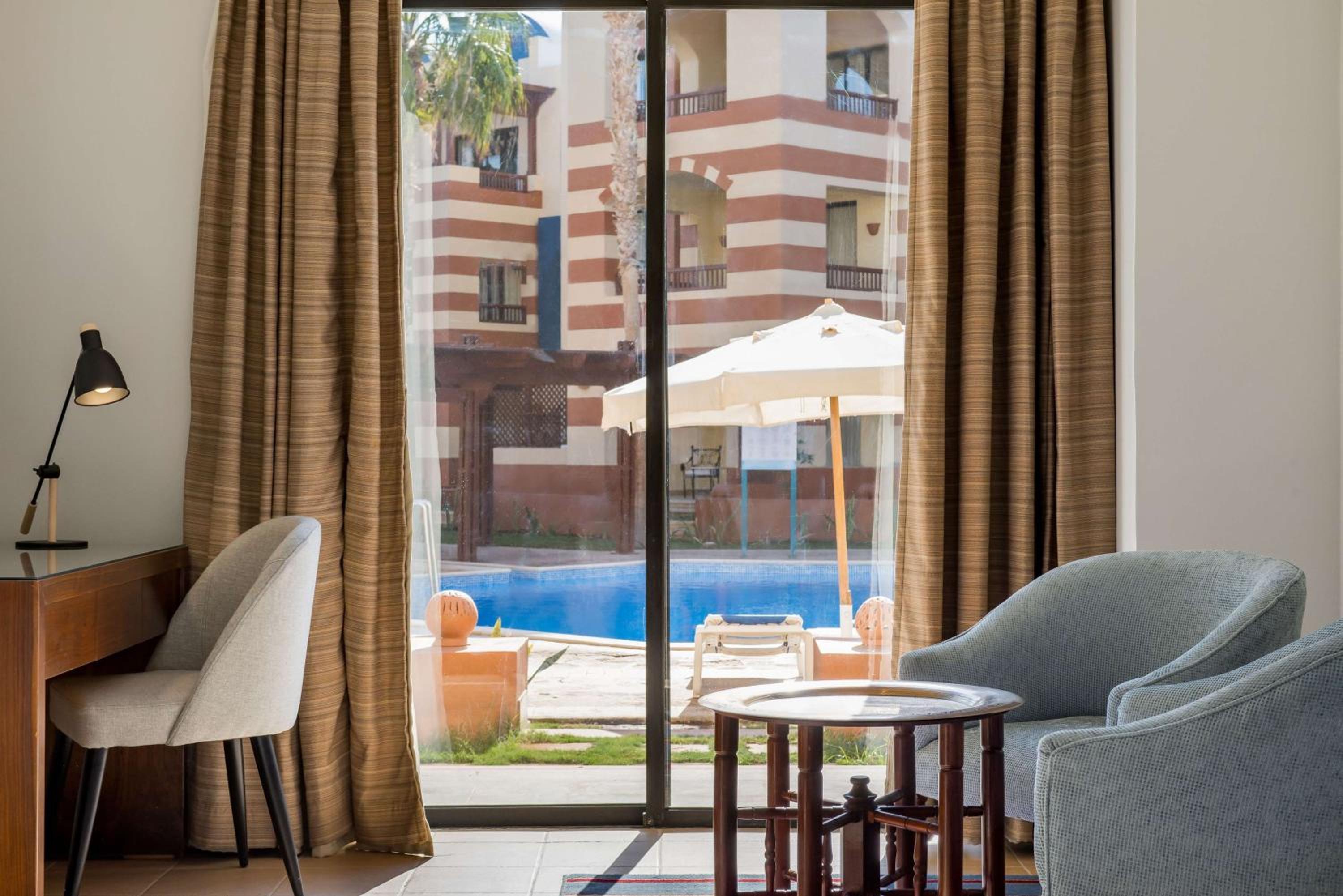 Superior Room - Pool View - Photo 2