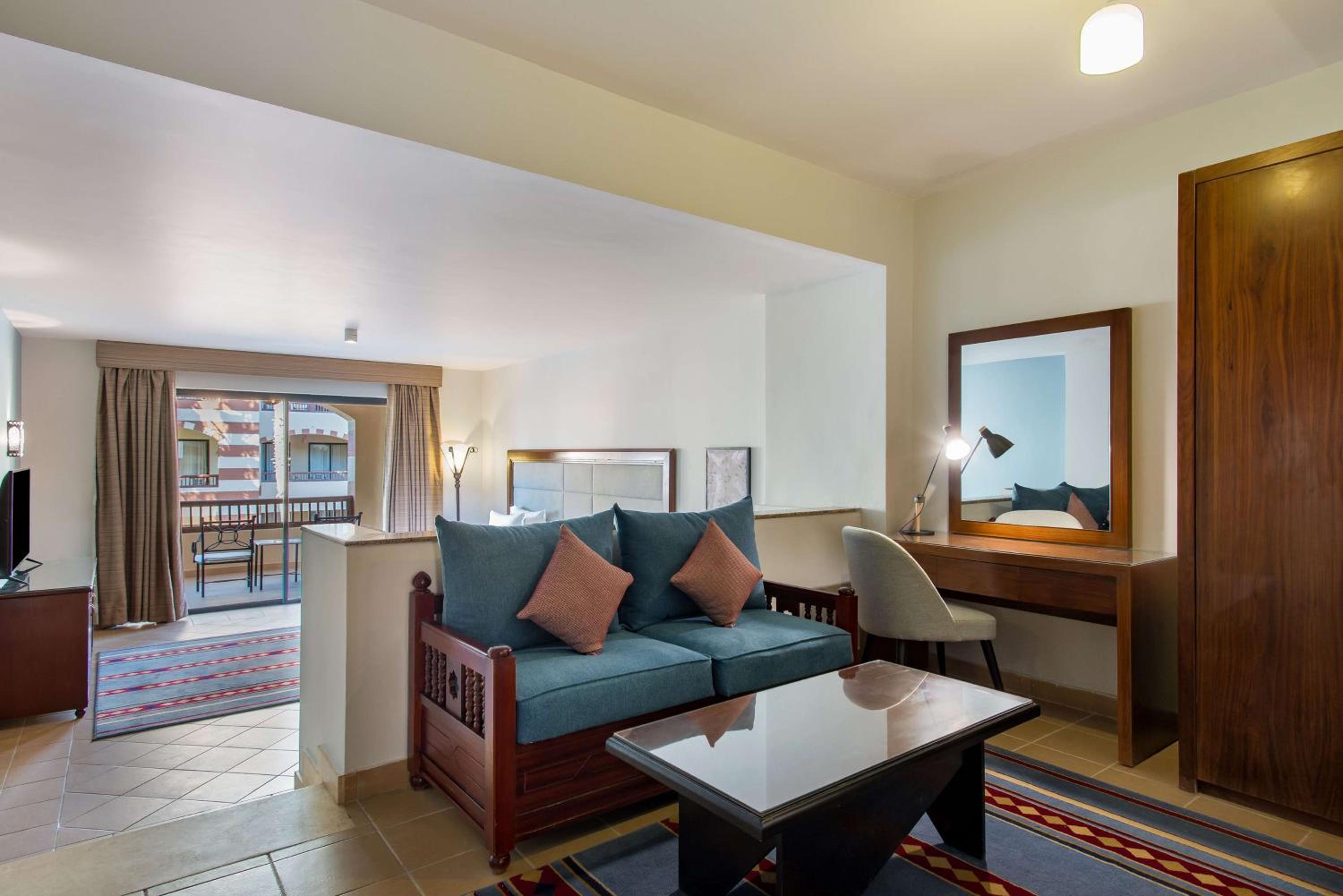 One-Bedroom Suite - Photo 2