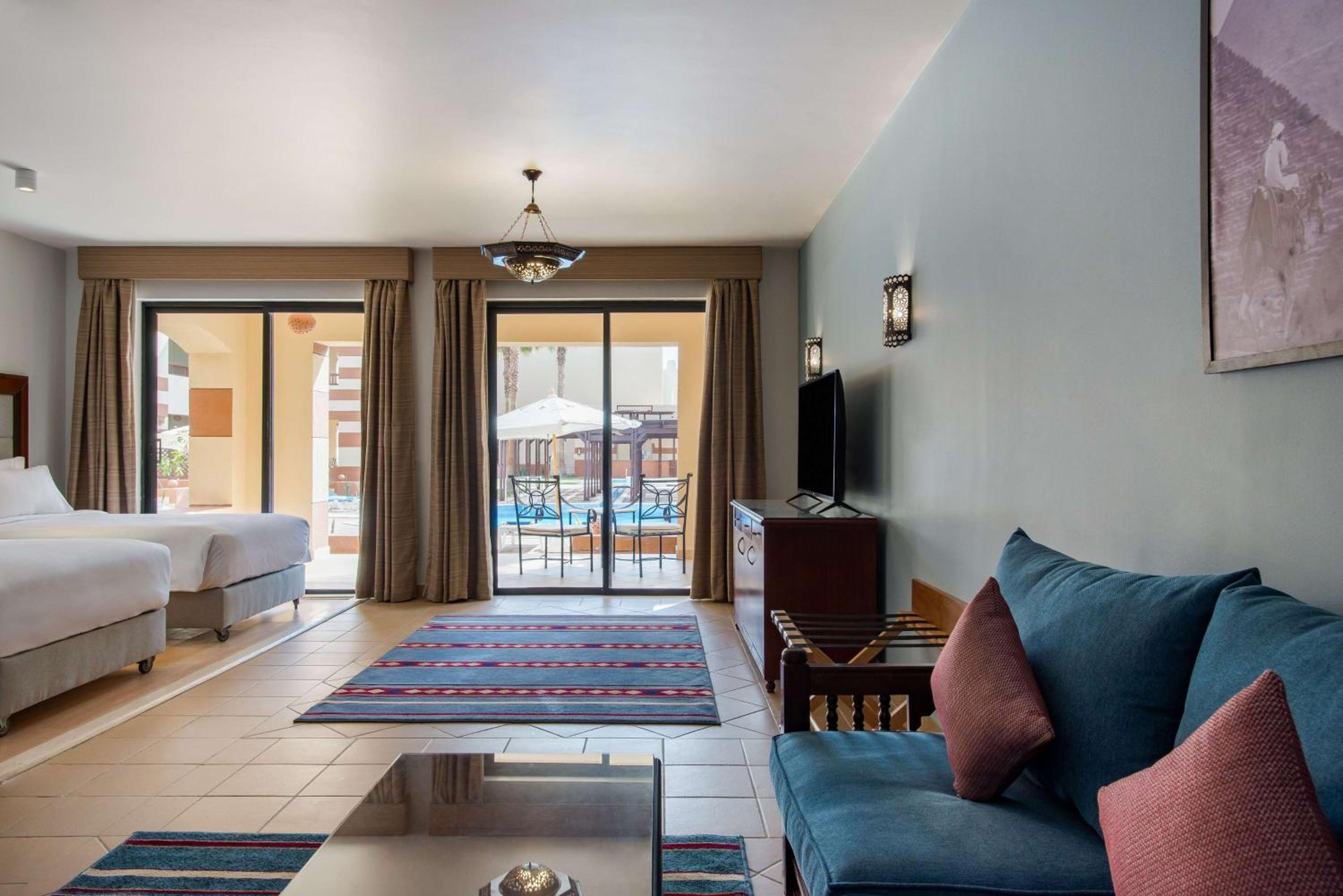 Junior Suite - Pool View - Photo 5