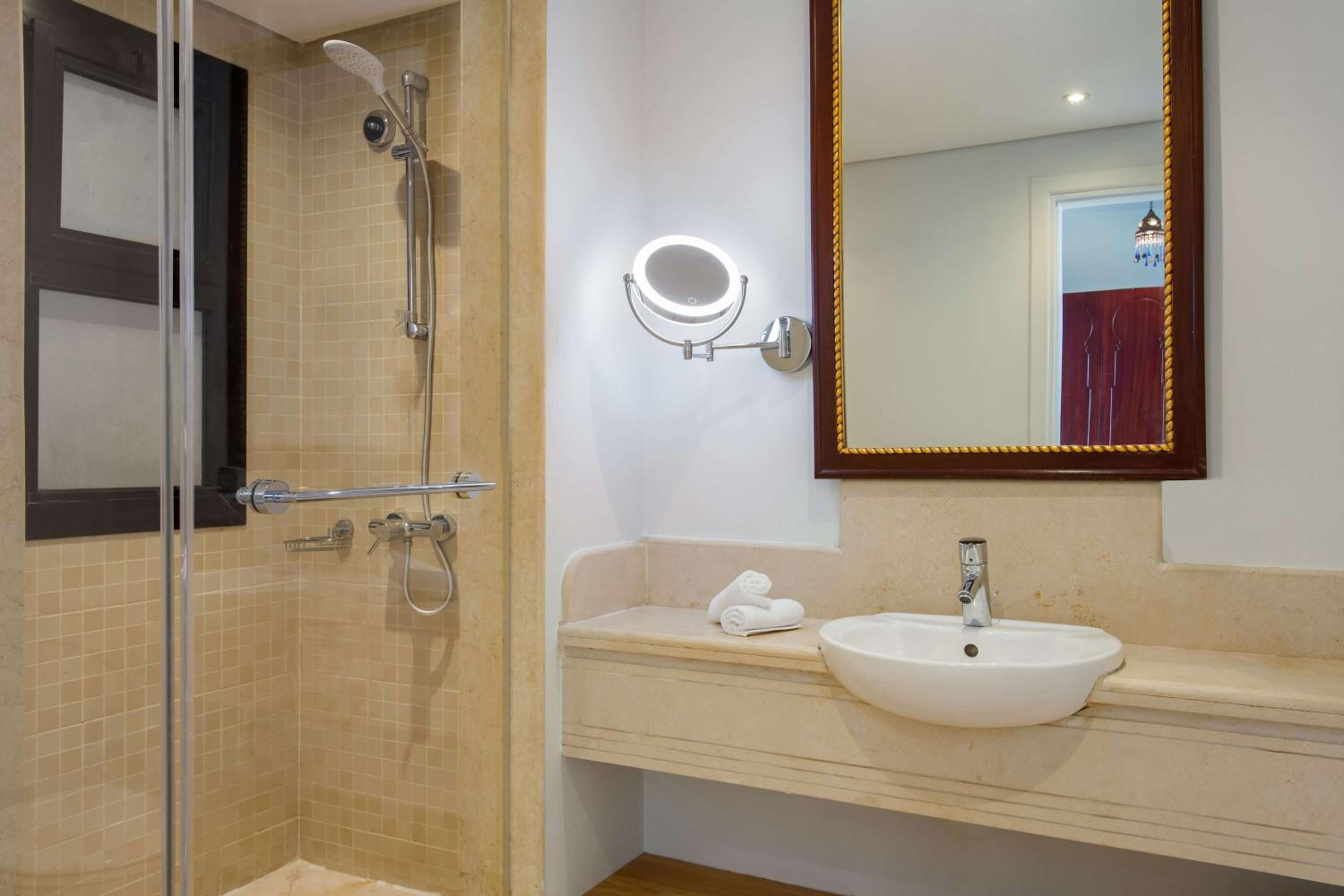 Junior Suite - Pool View - Photo 6