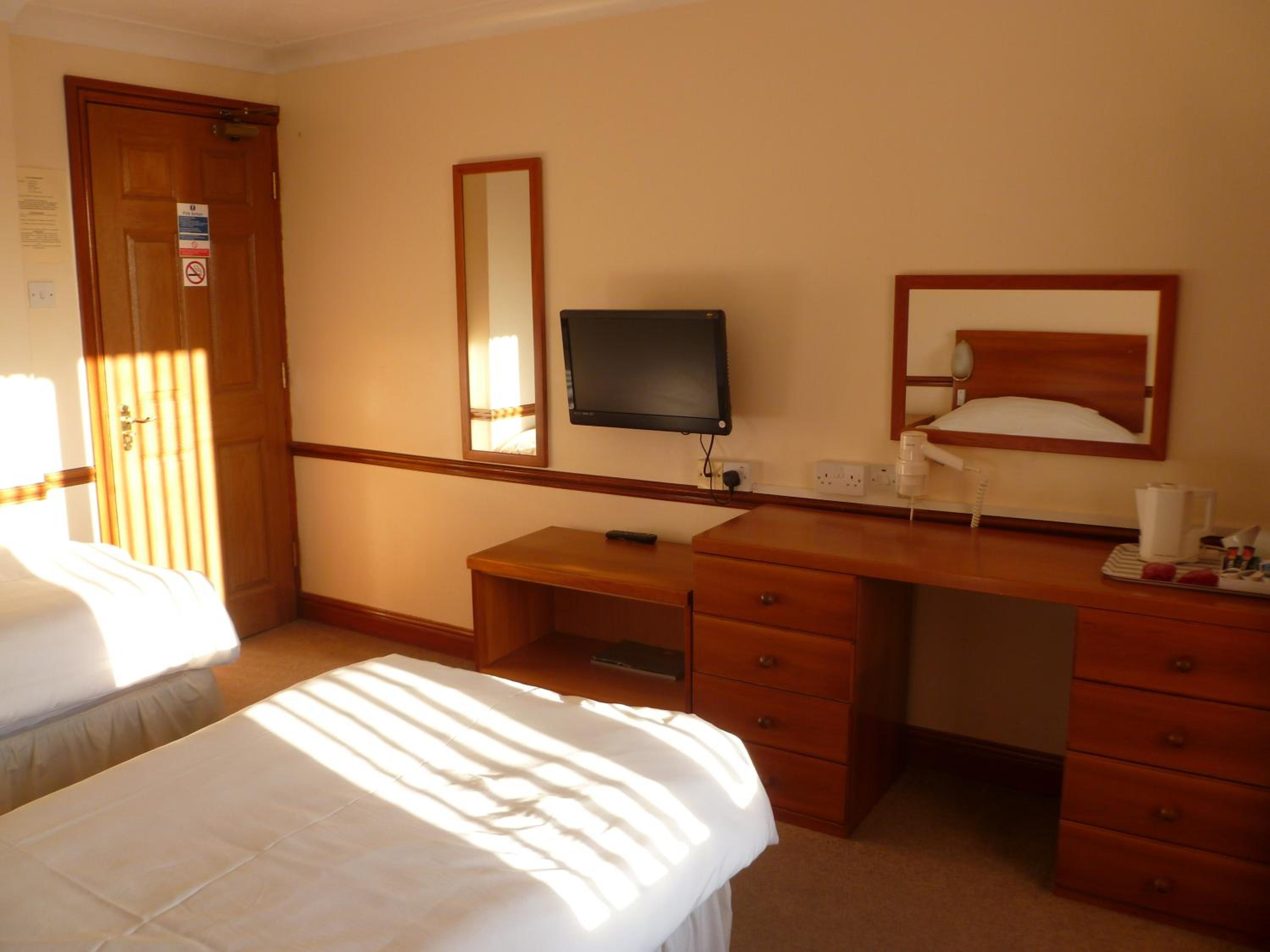 Twin Room - Photo 6