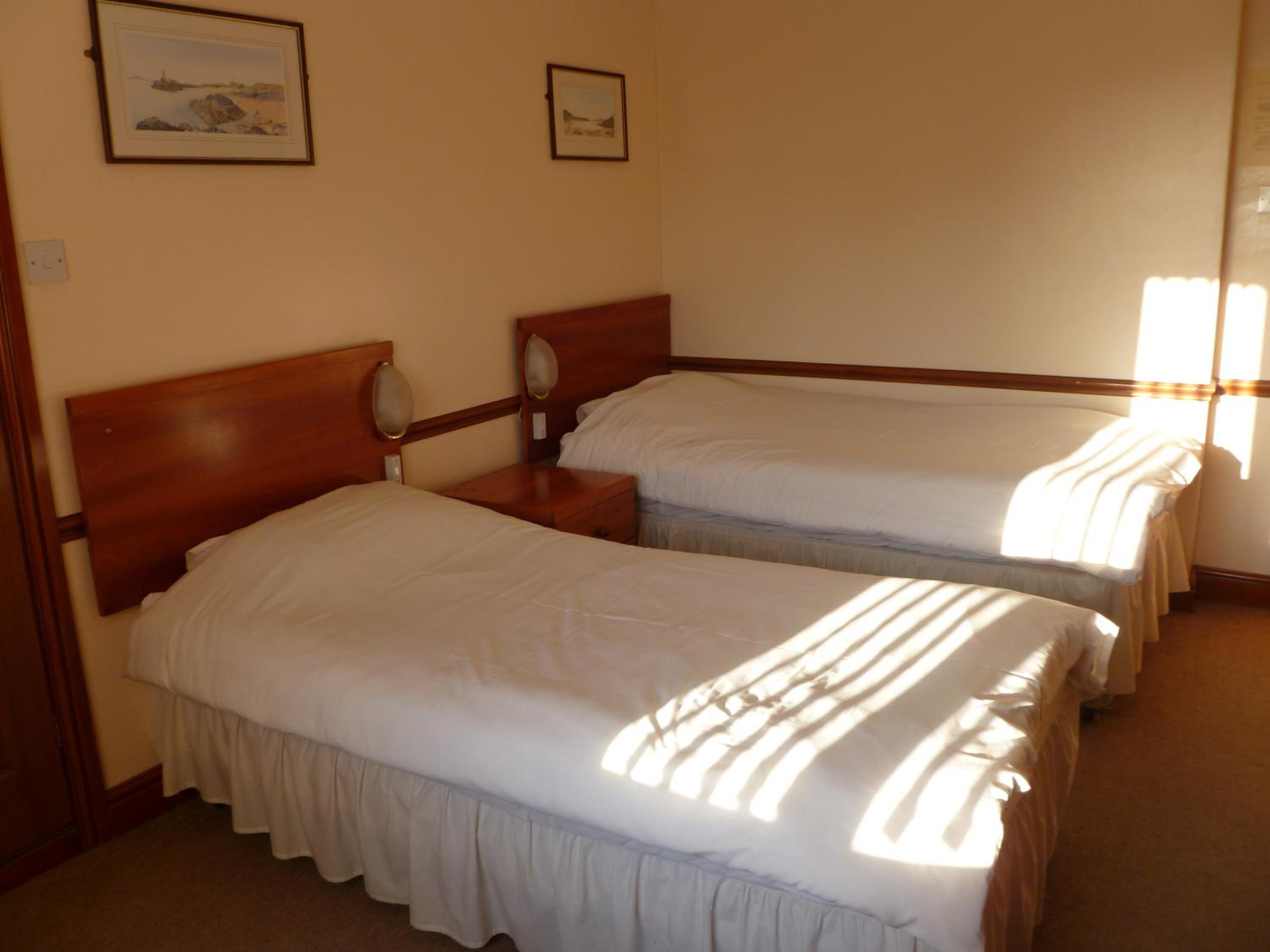 Twin Room - Photo 5