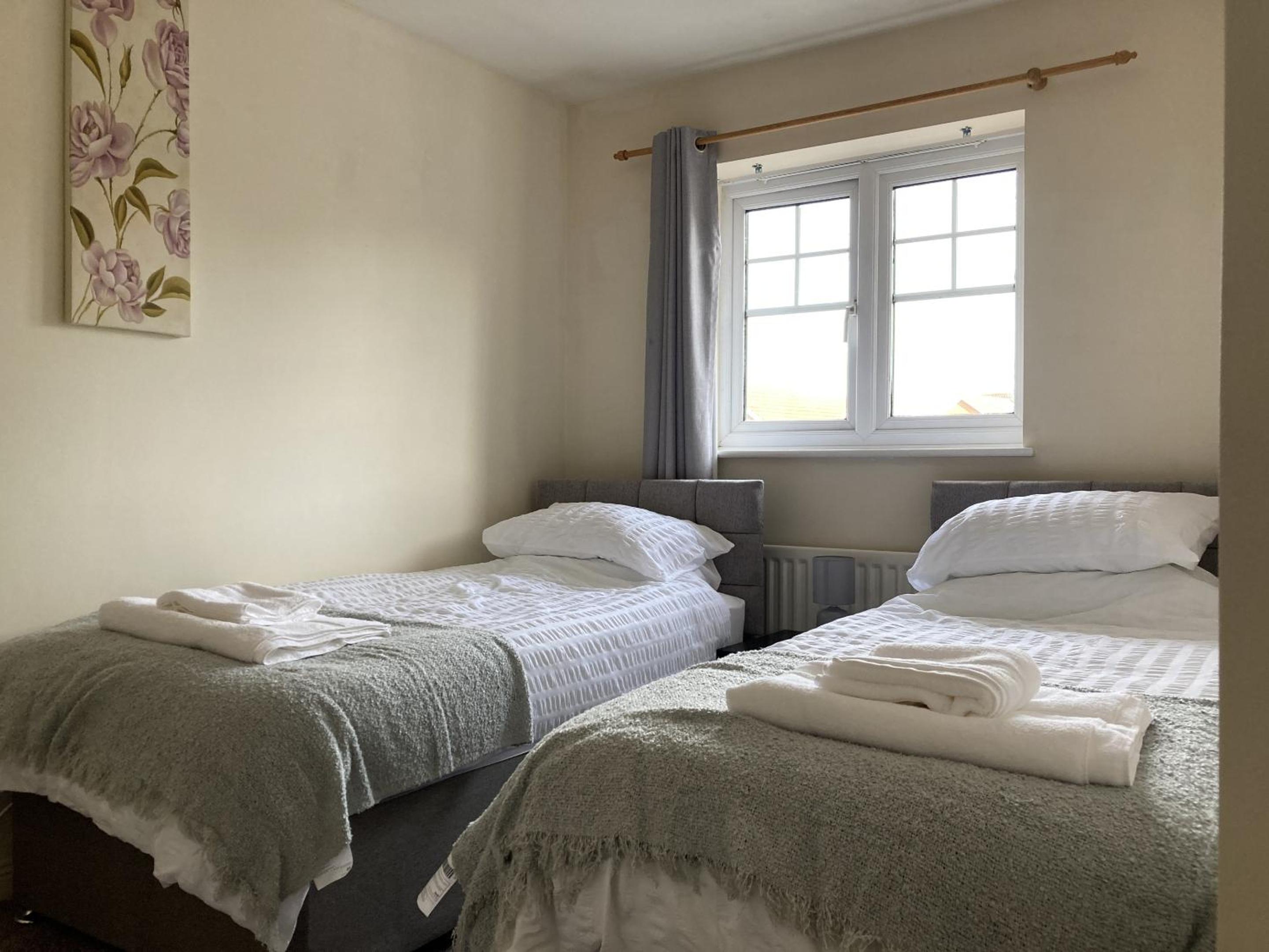 Three-Bedroom House photo 3