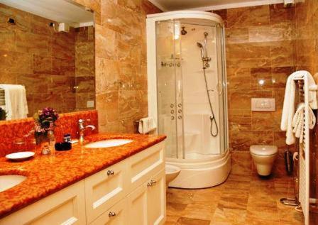 Suite with Balcony - Photo 9