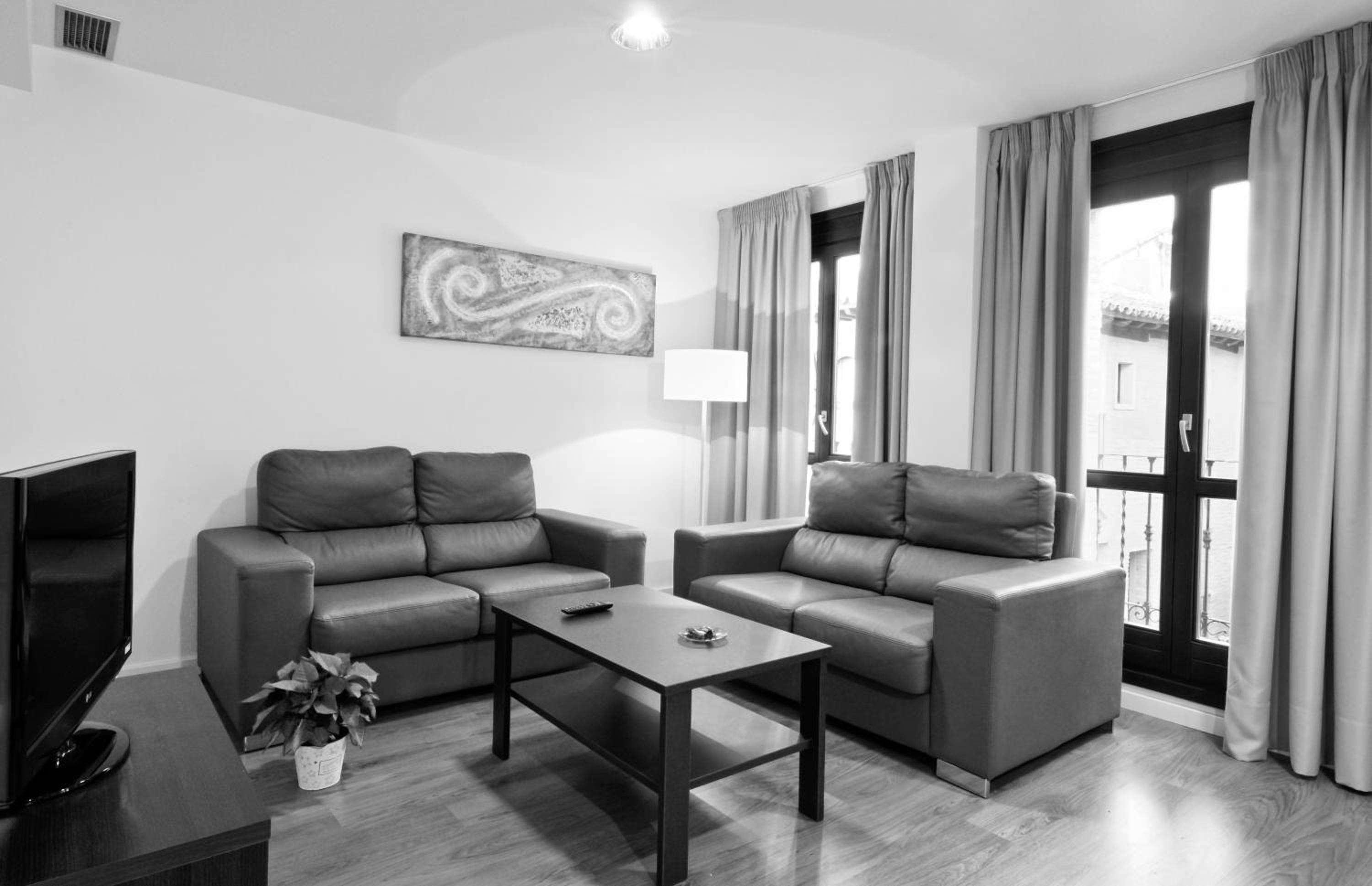 Superior Two-Bedroom Apartment - Photo 5