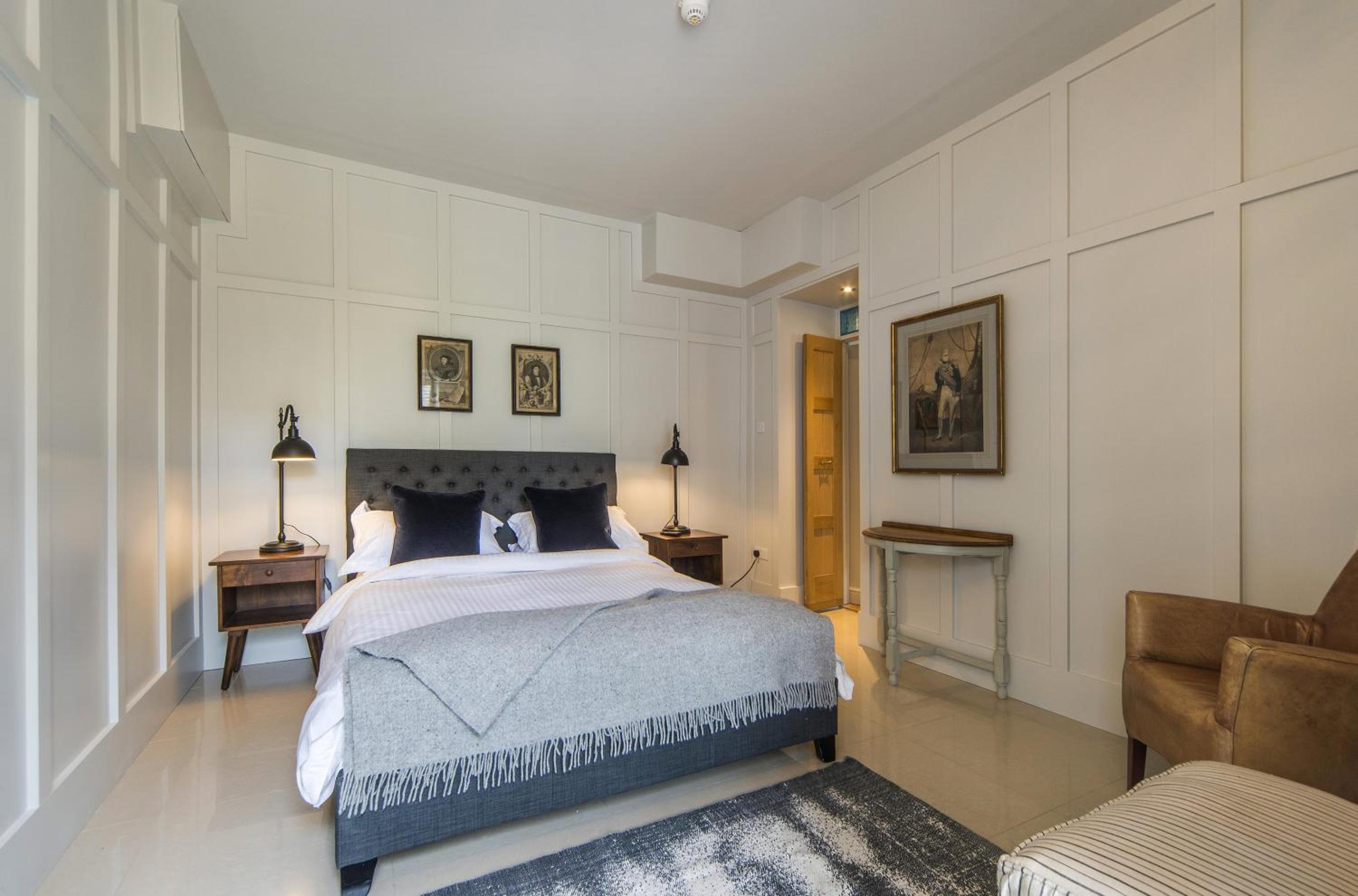 Superior King Room - Photo 1