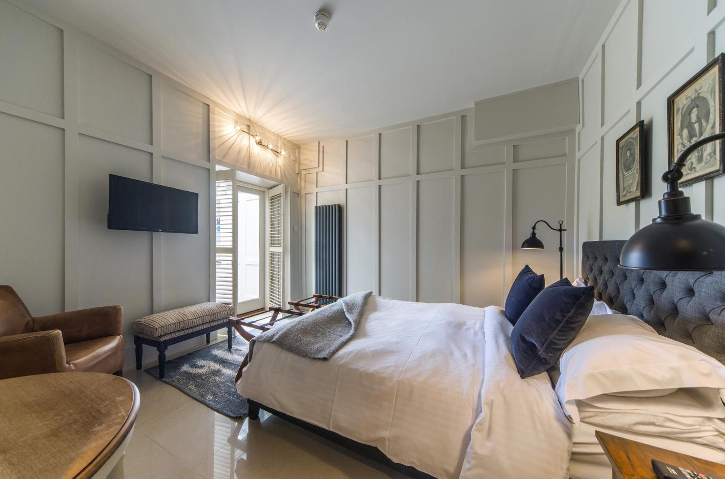 Superior King Room - Photo 4