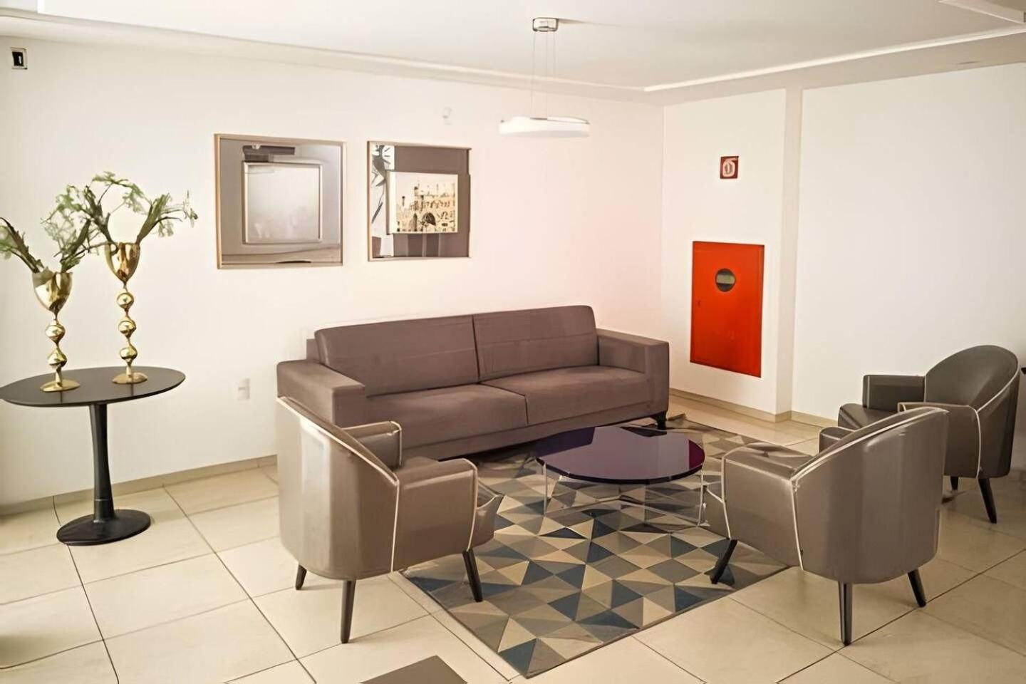 One-Bedroom Apartment photo 2