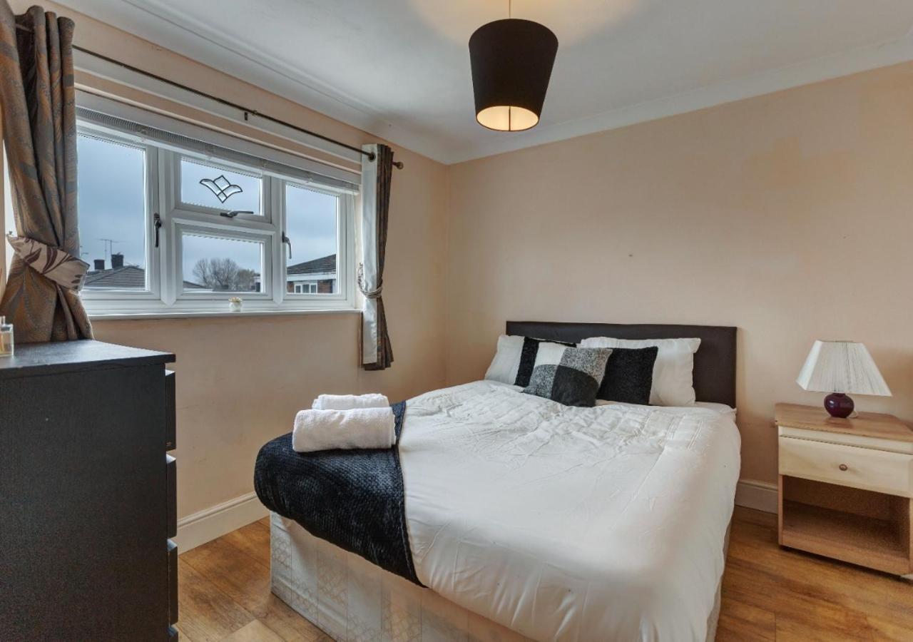 Three-Bedroom Apartment photo 1