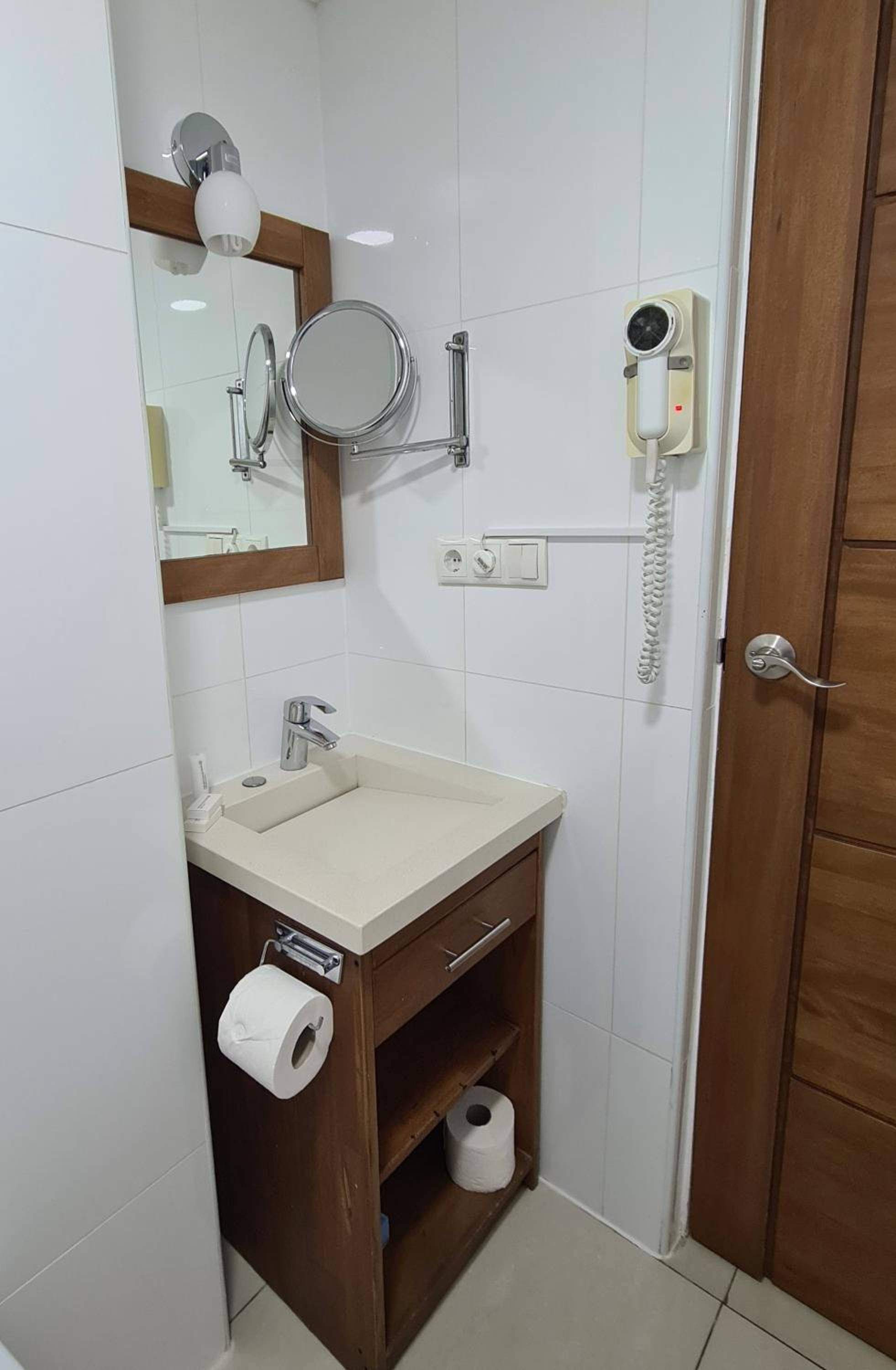 Neighborhood View Twin with Kitchenette