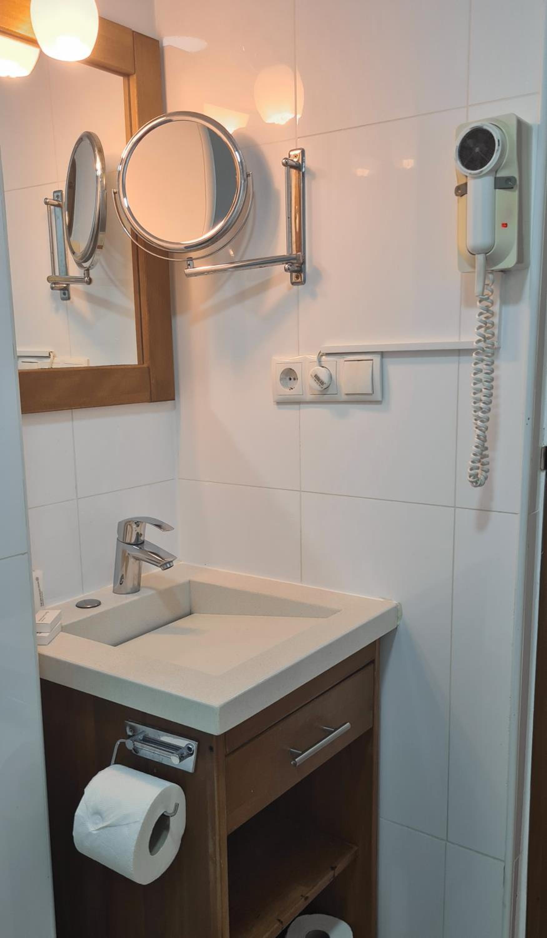 Neighborhood  View King with Kitchenette