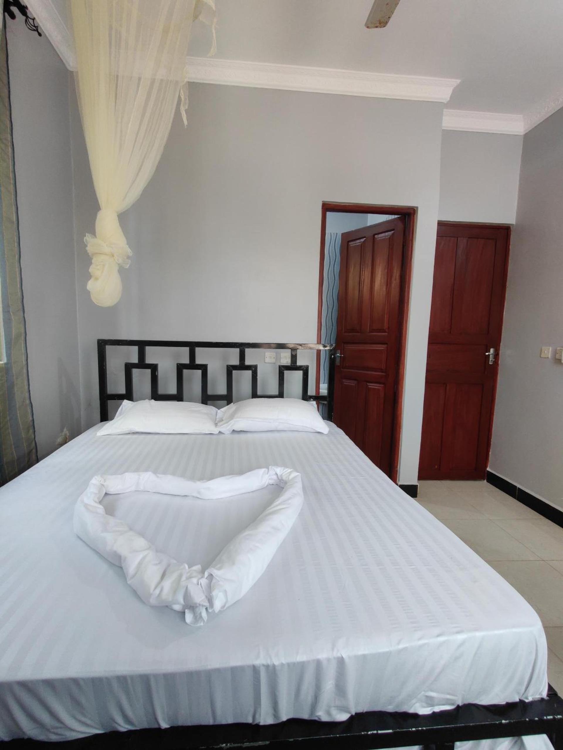 Deluxe Room (2 Adults + 1 Child) photo 3