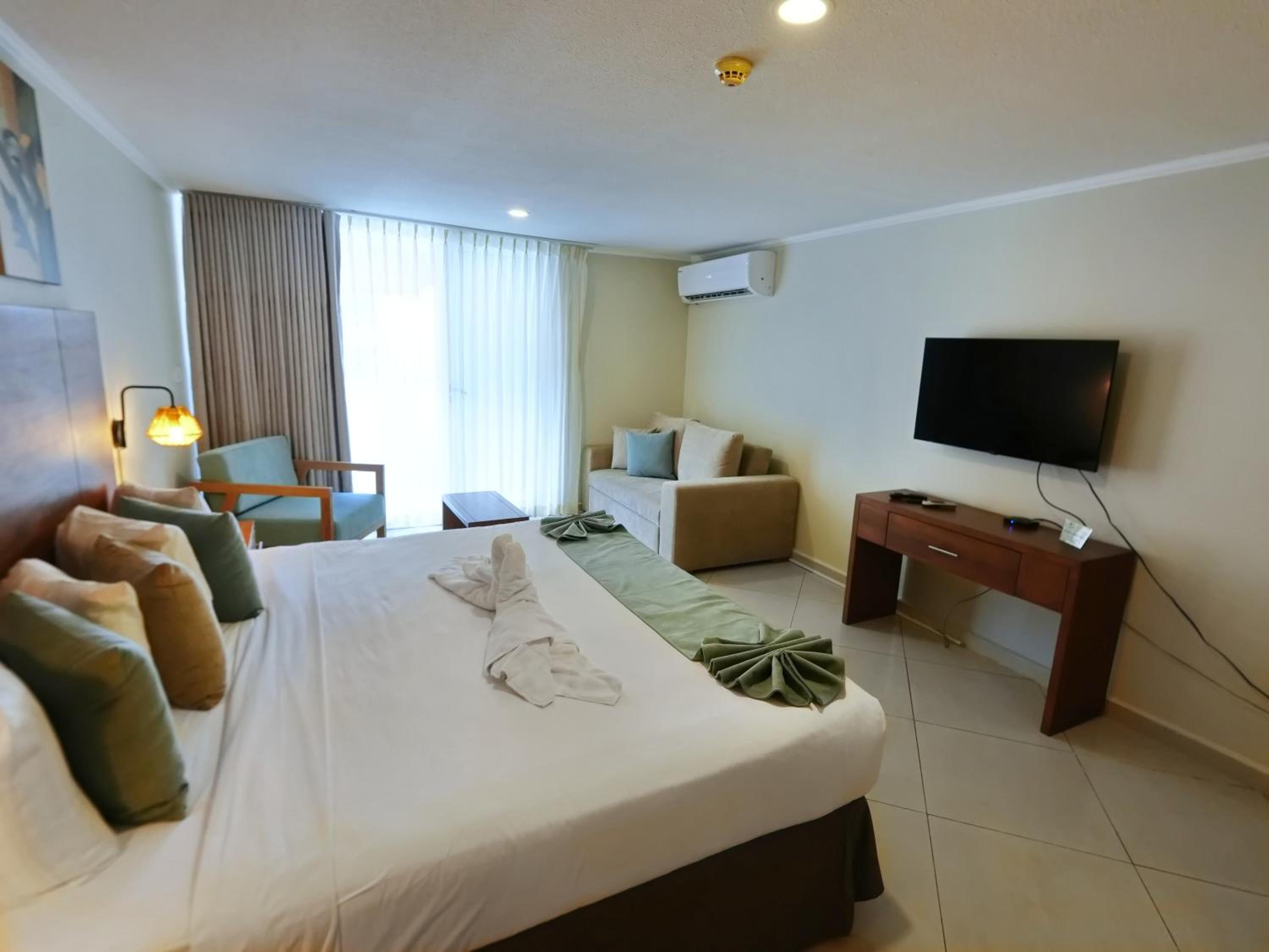 City Suites City View with Kitchenette