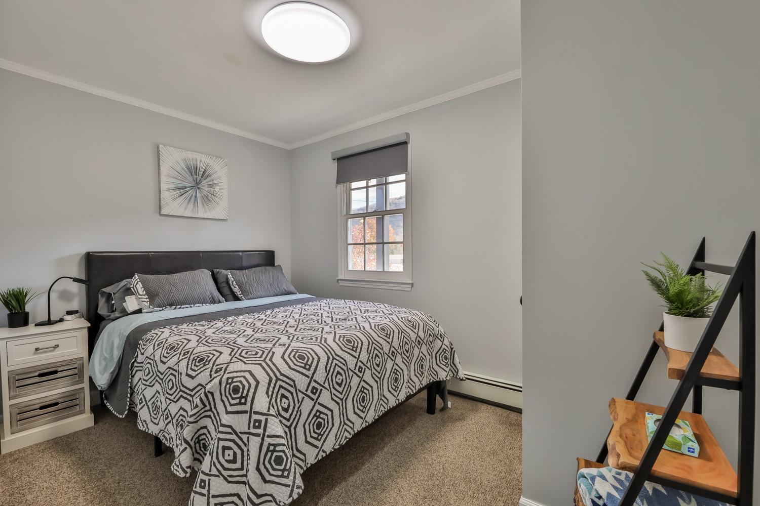 Five-Bedroom House photo 2