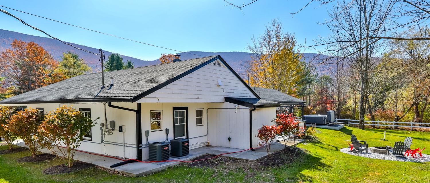 Five-Bedroom House photo 3