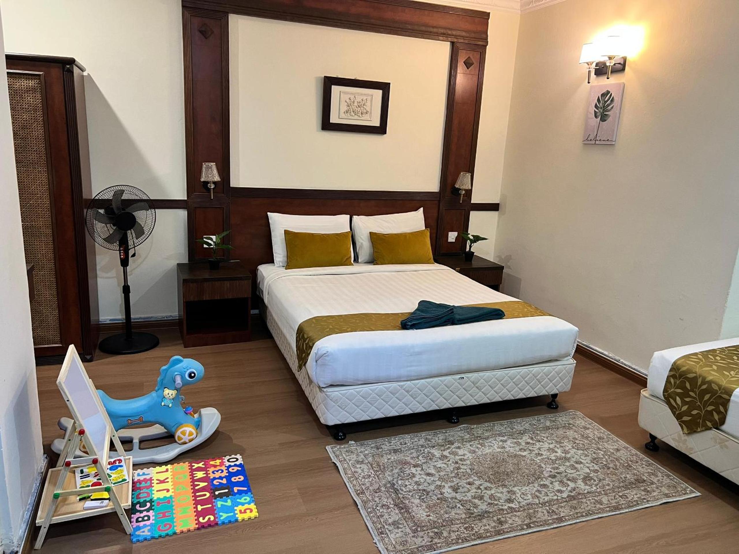 Family Room - Photo 1
