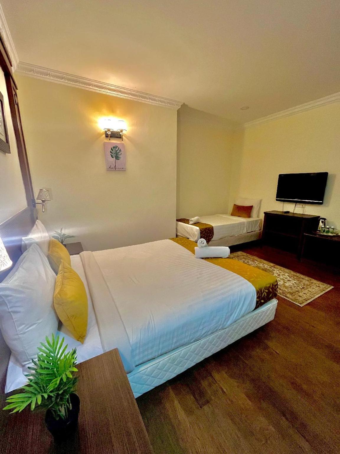 Family Room - Photo 2