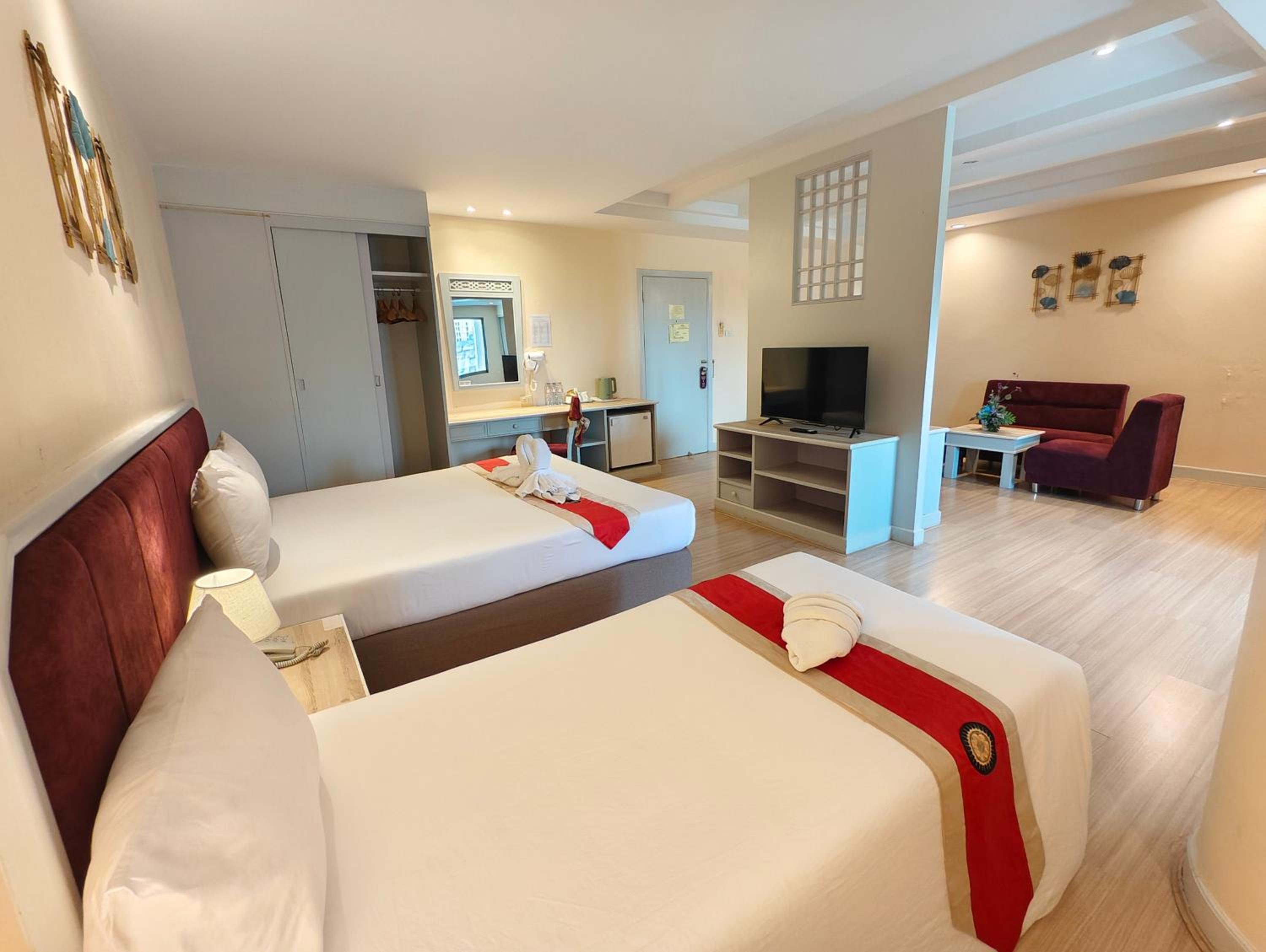 Deluxe Family Suite photo 2