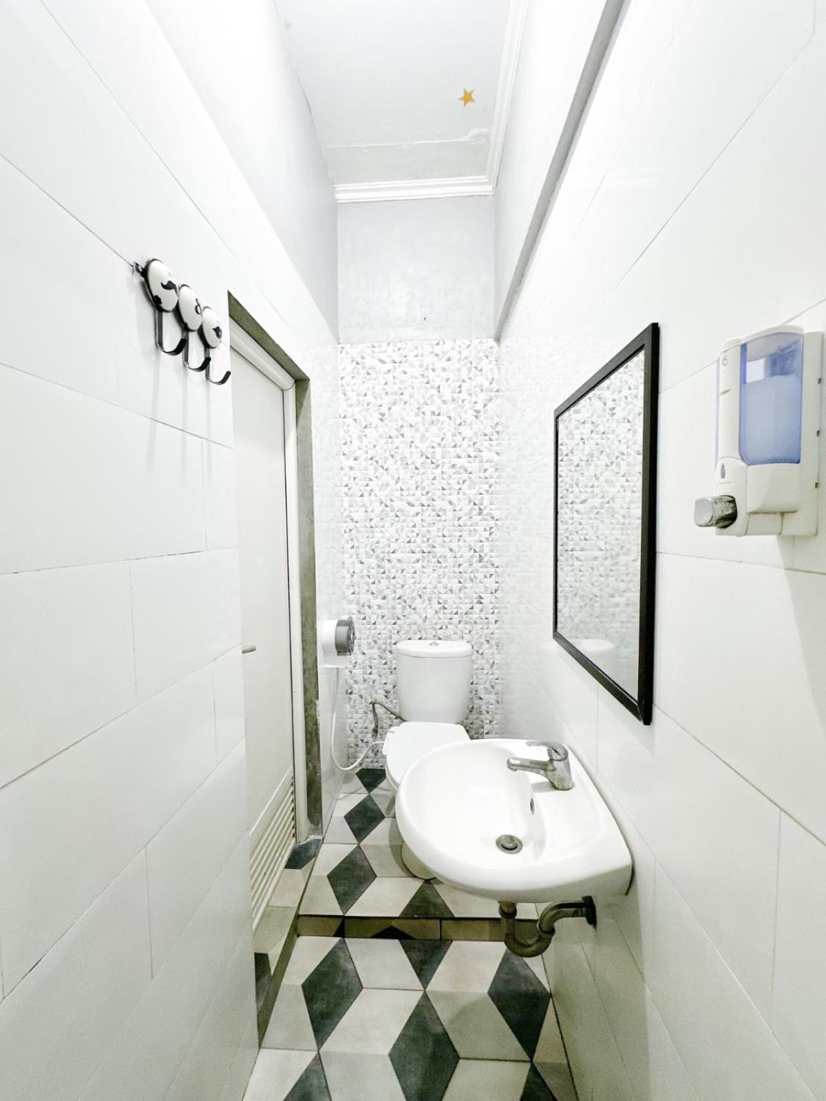 Family Room with Bathroom photo 3