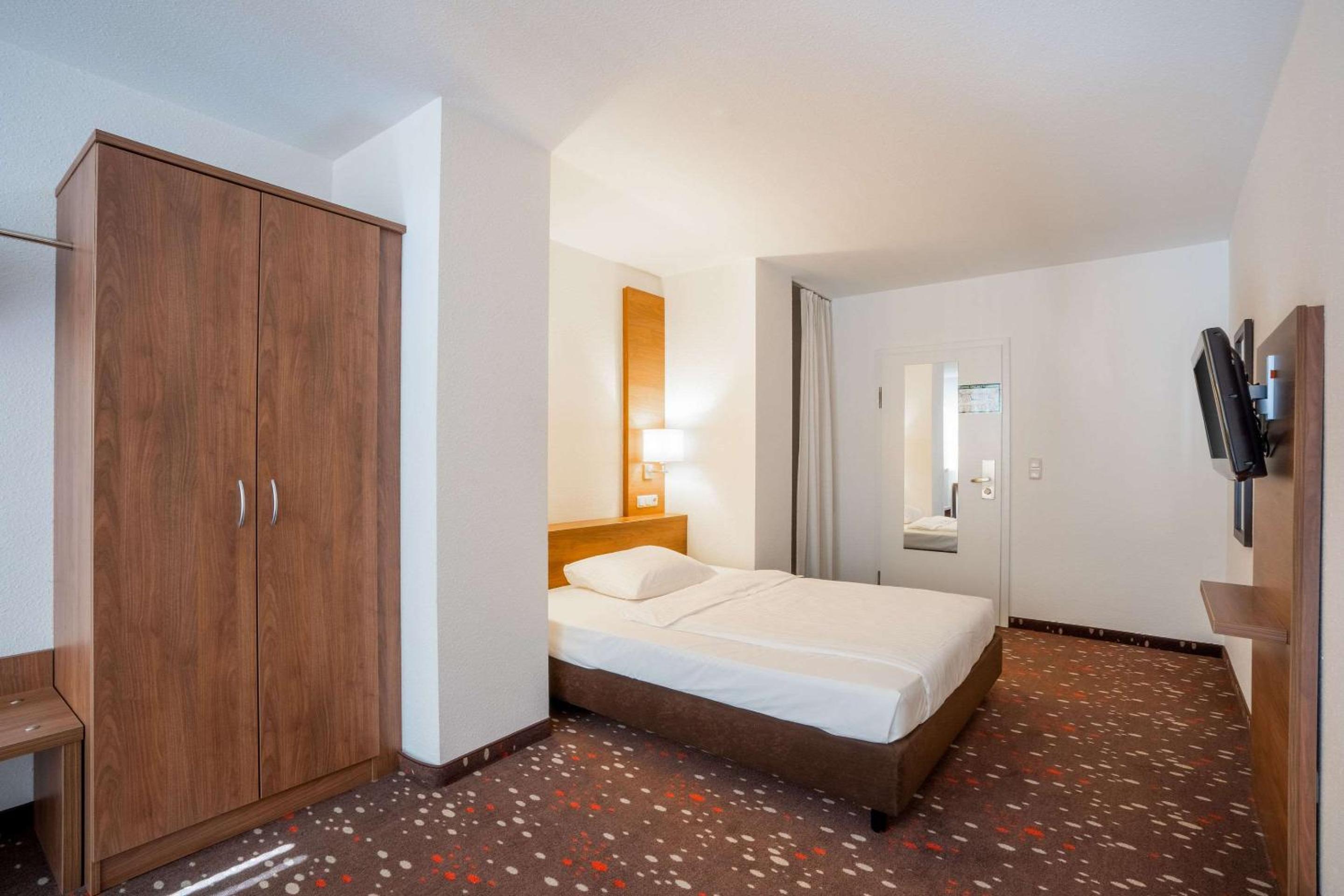 Suite - Photo 10