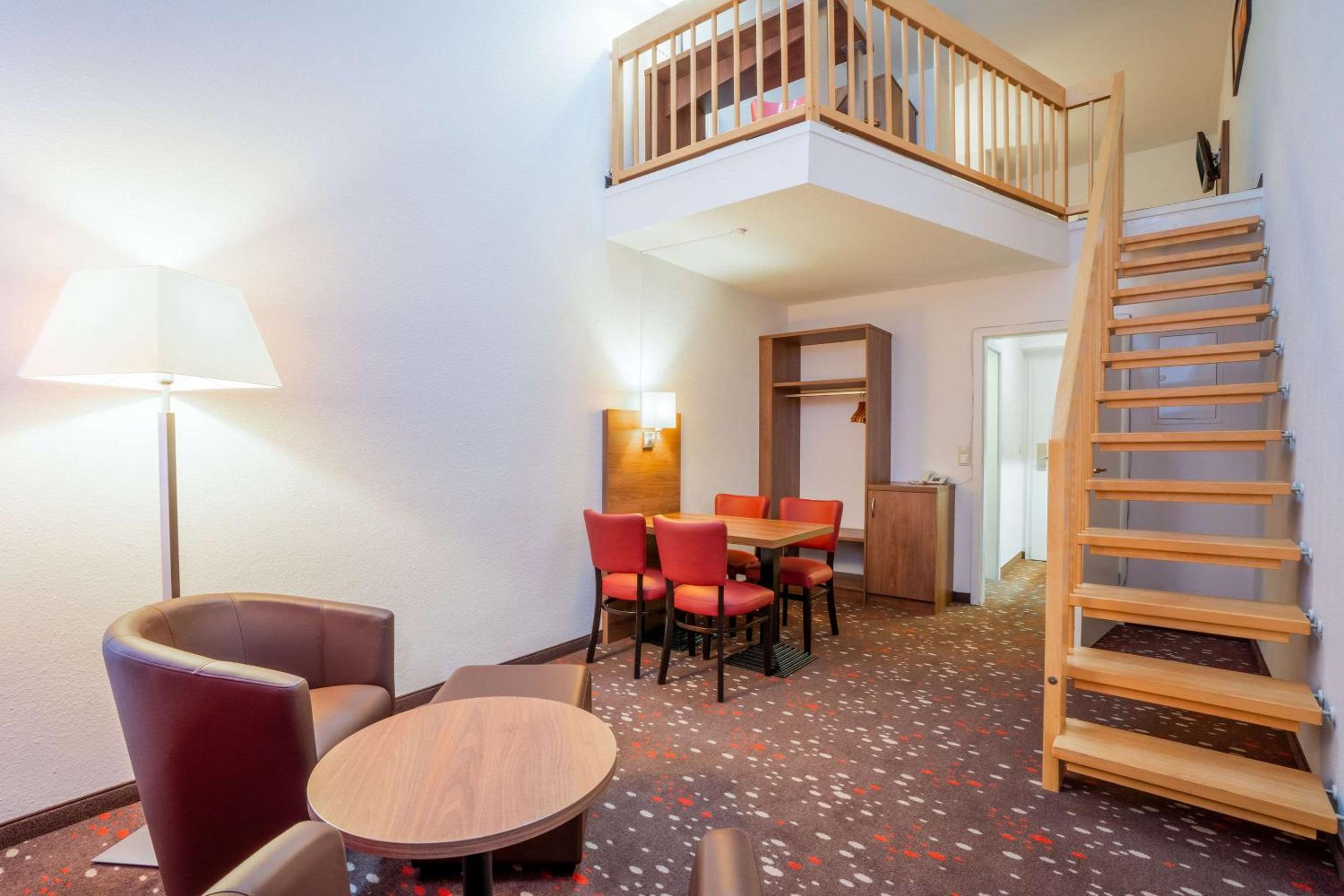 Suite - Photo 8