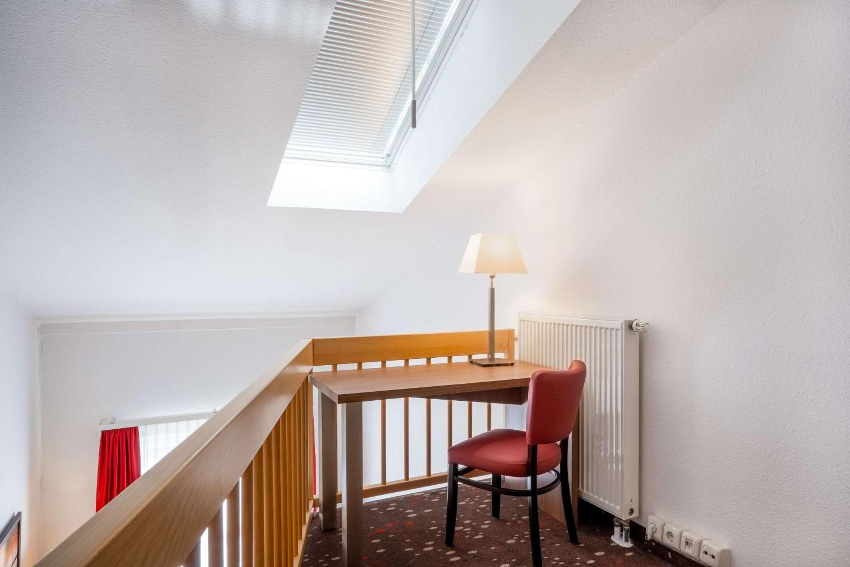 Suite - Photo 11