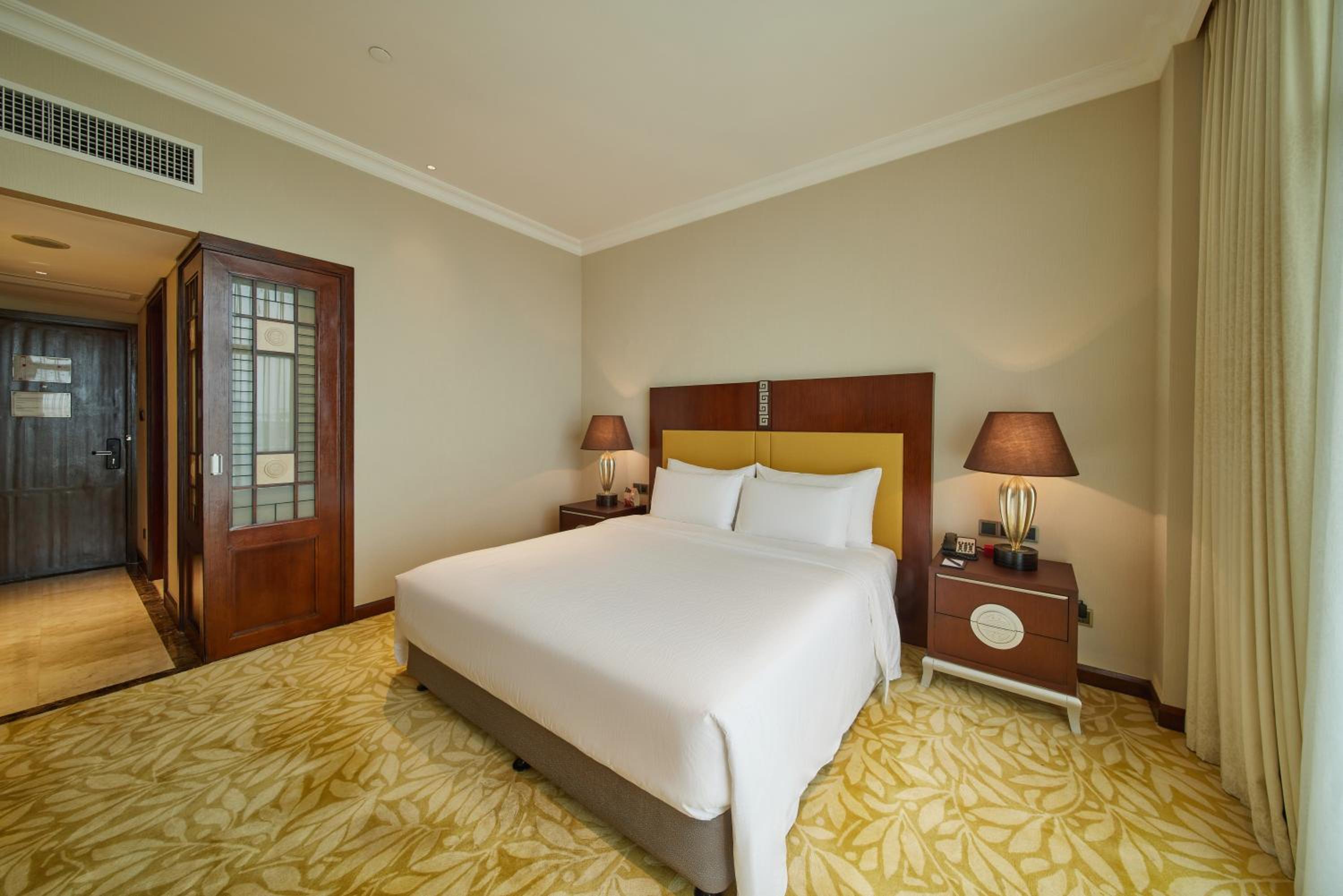 Standard Queen Room