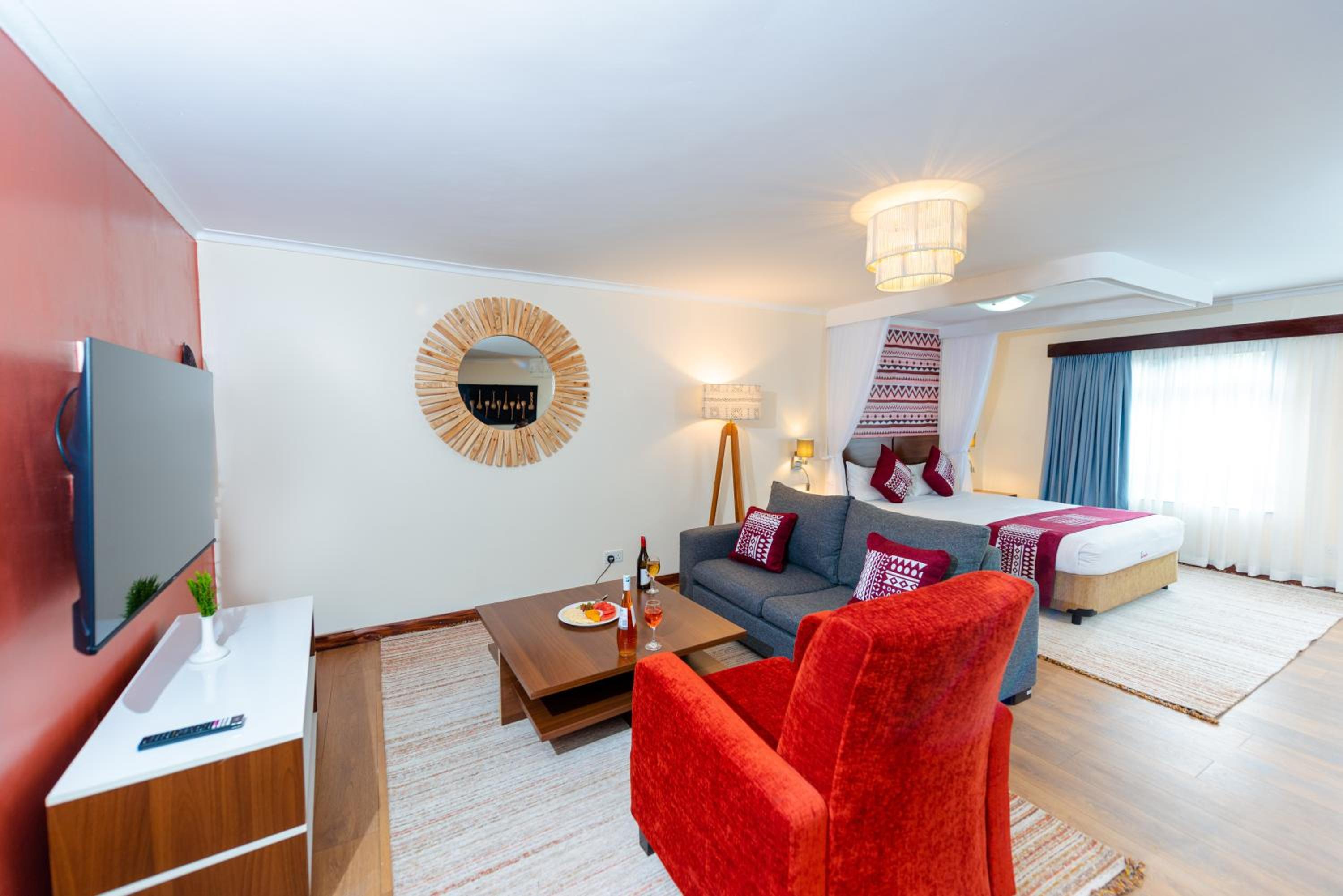 Queen Studio Apartment - Non-Smoking thumbnail 6