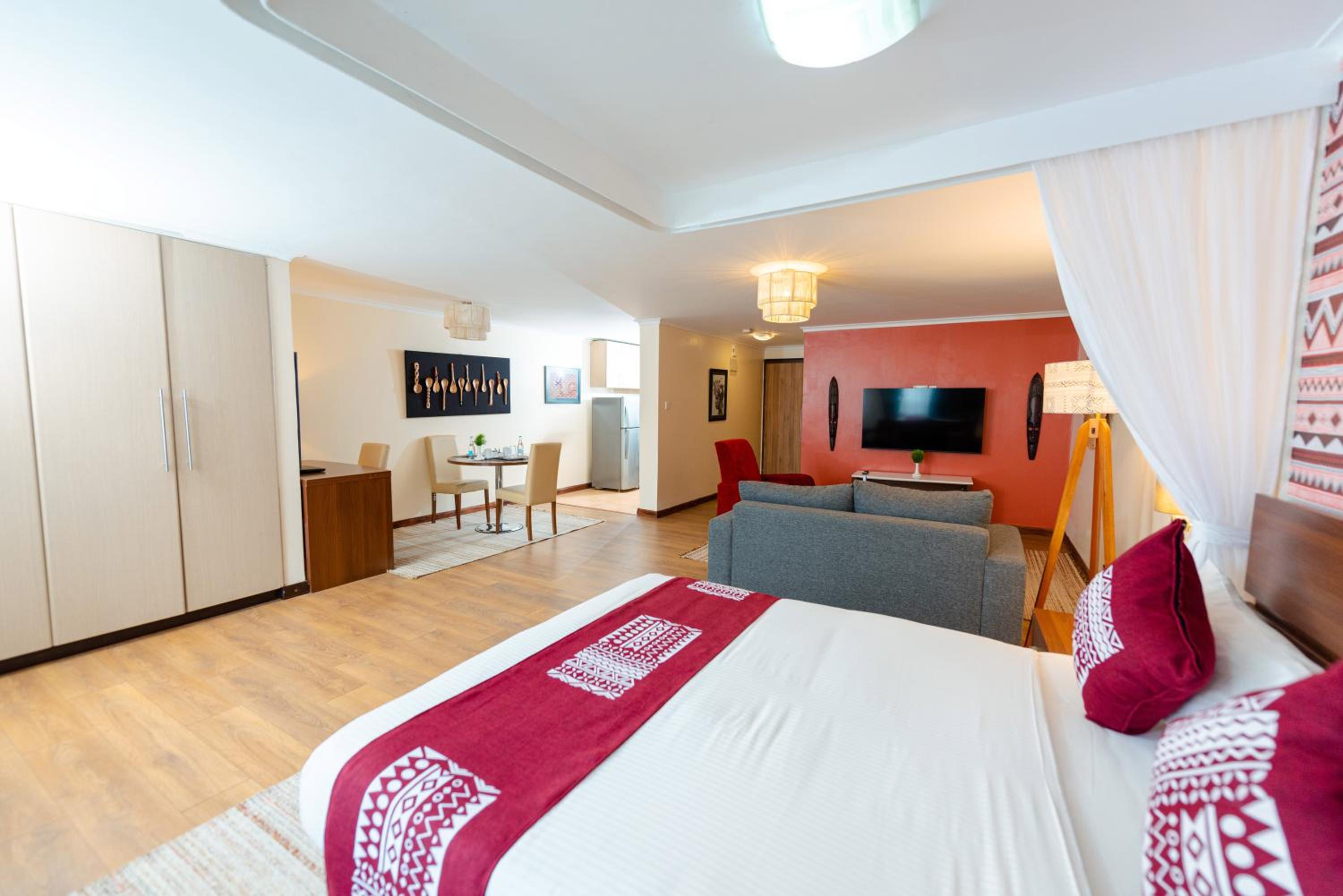 Queen Studio Apartment - Non-Smoking thumbnail 6