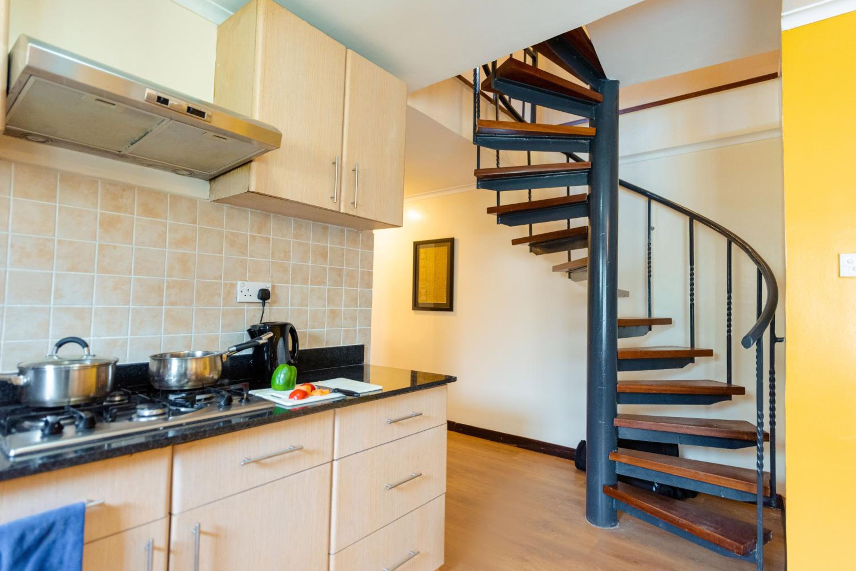 Two-Bedroom Queen Apartment - Attic/Non-Smoking thumbnail 6