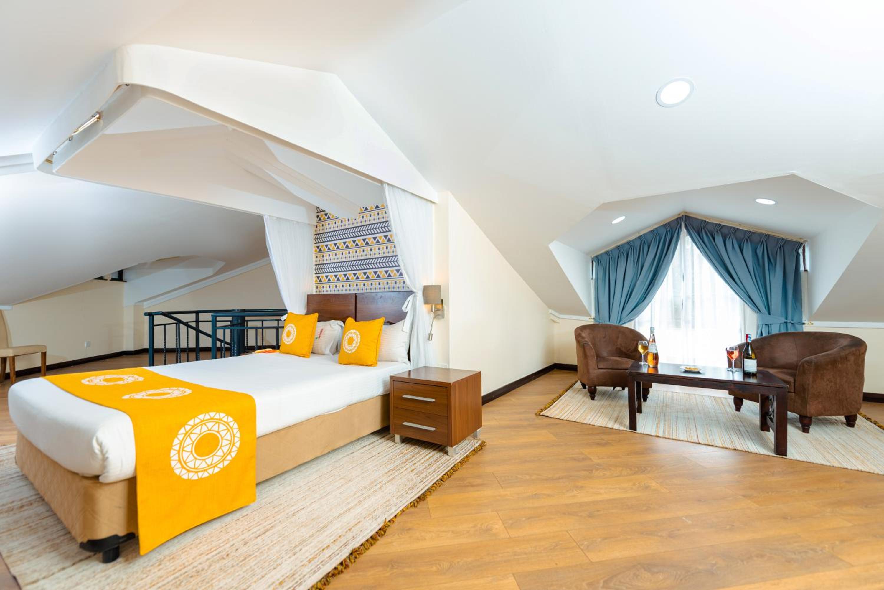 Two-Bedroom Queen Apartment - Attic/Non-Smoking thumbnail 5