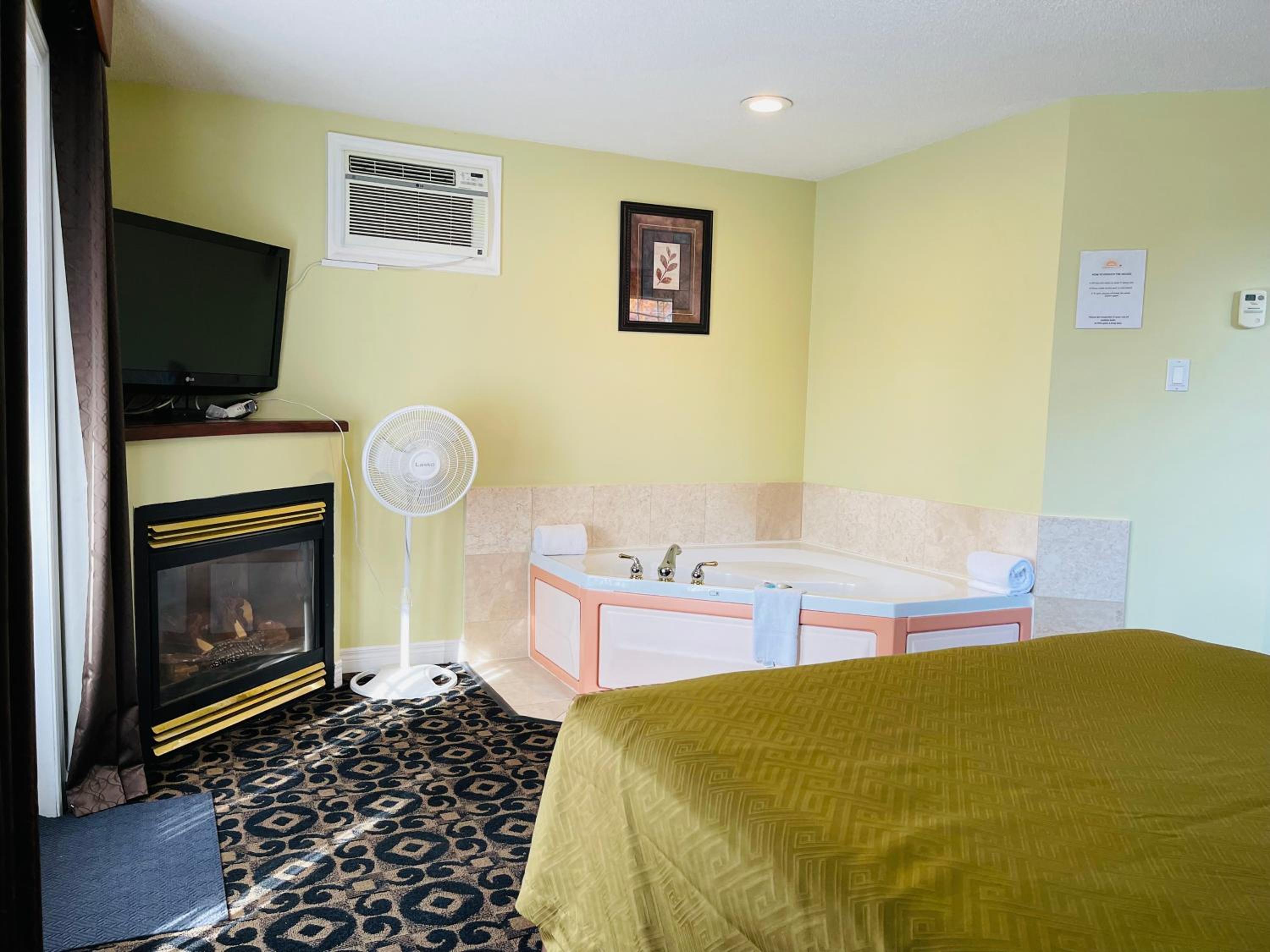 Queen Room with Spa Bath - Photo 8