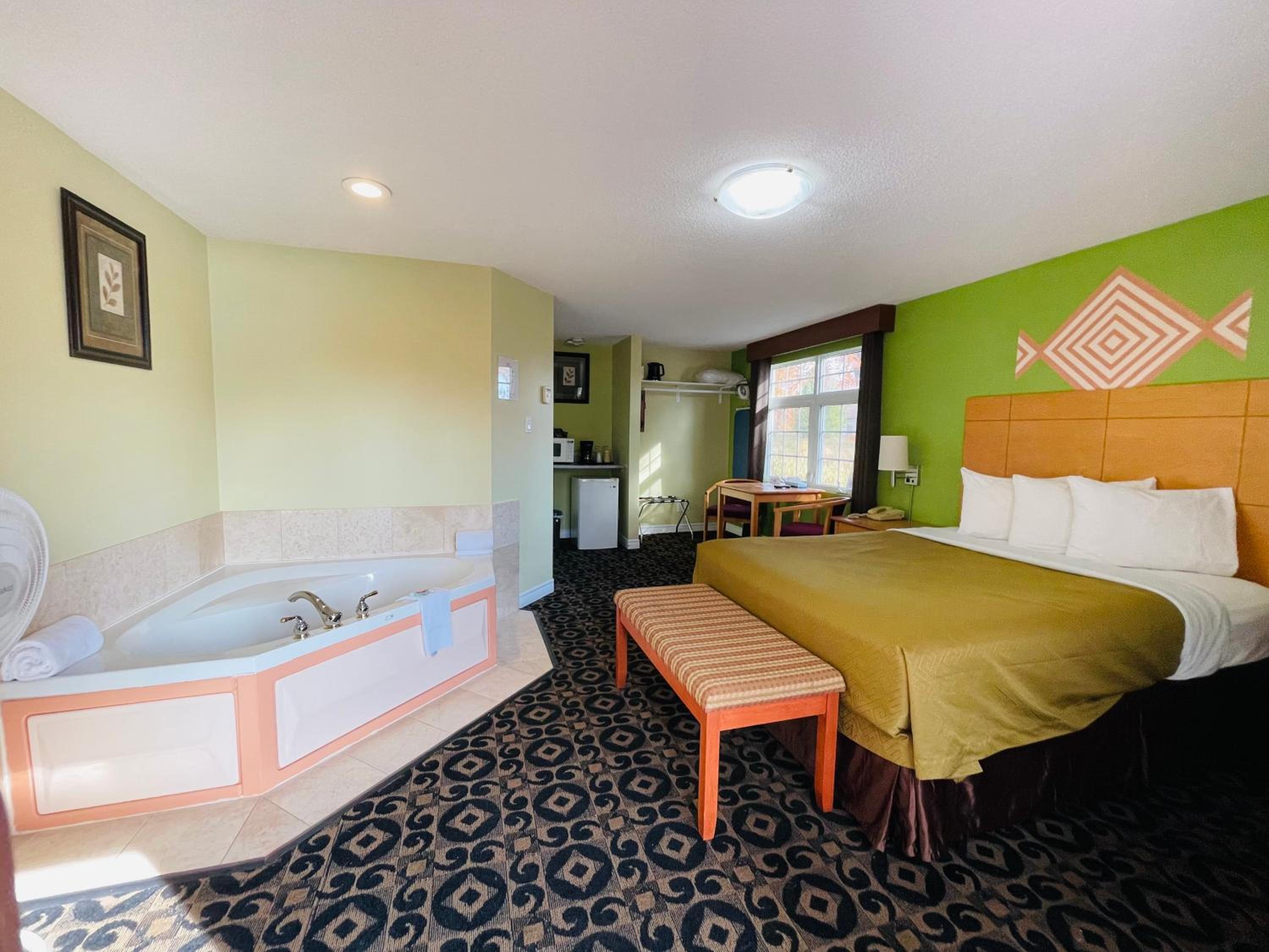 Queen Room with Spa Bath - Photo 1
