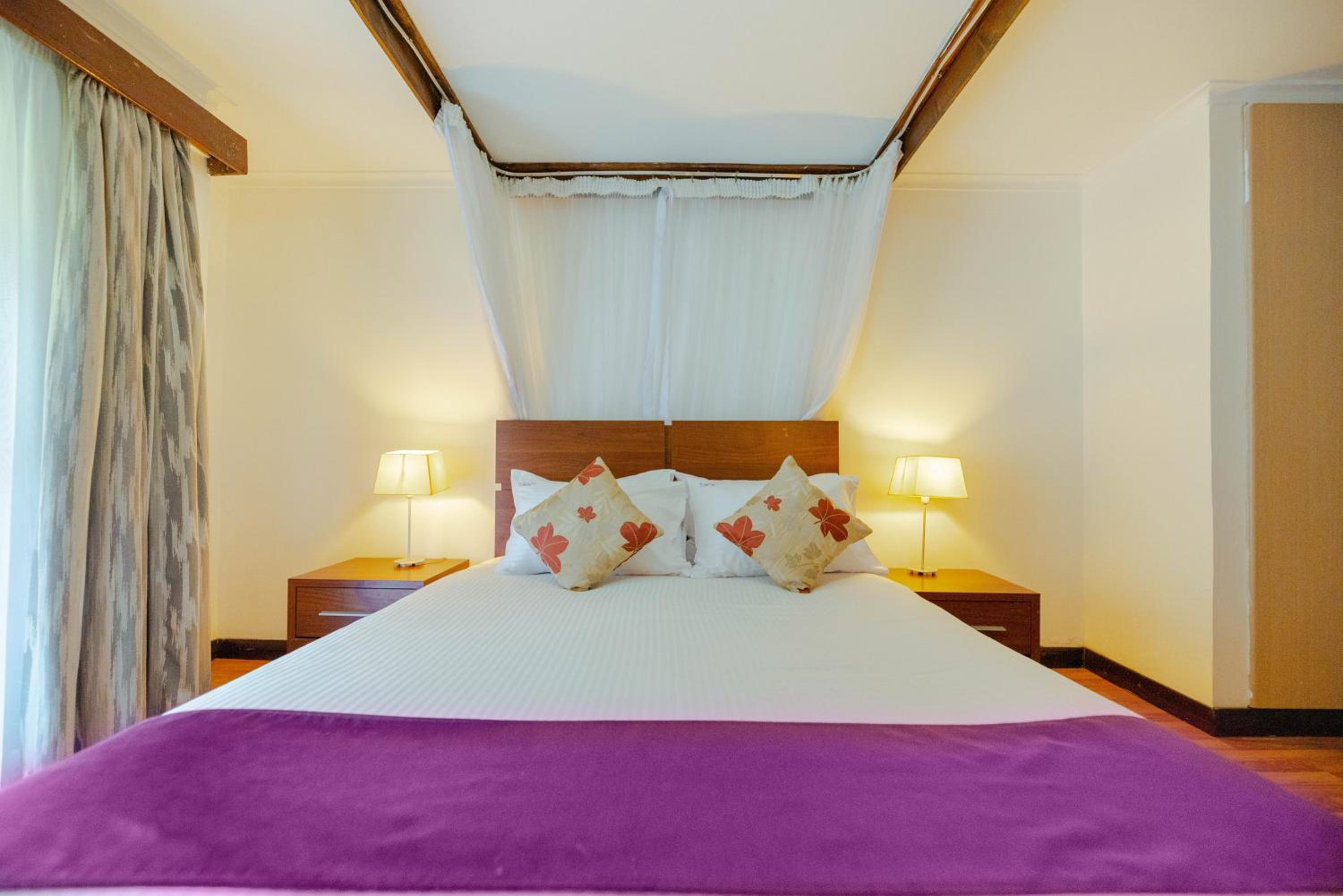 Three-Bedroom Superior Apartment with Two Queen and Two Single Beds - Non-Smoking thumbnail 6