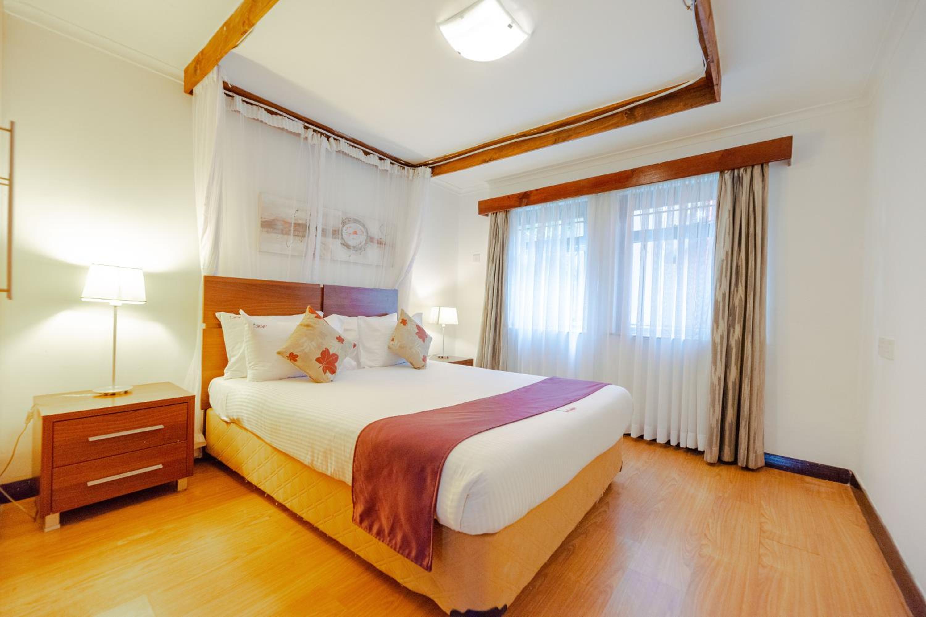 Three-Bedroom Superior Apartment with Two Queen and Two Single Beds - Non-Smoking