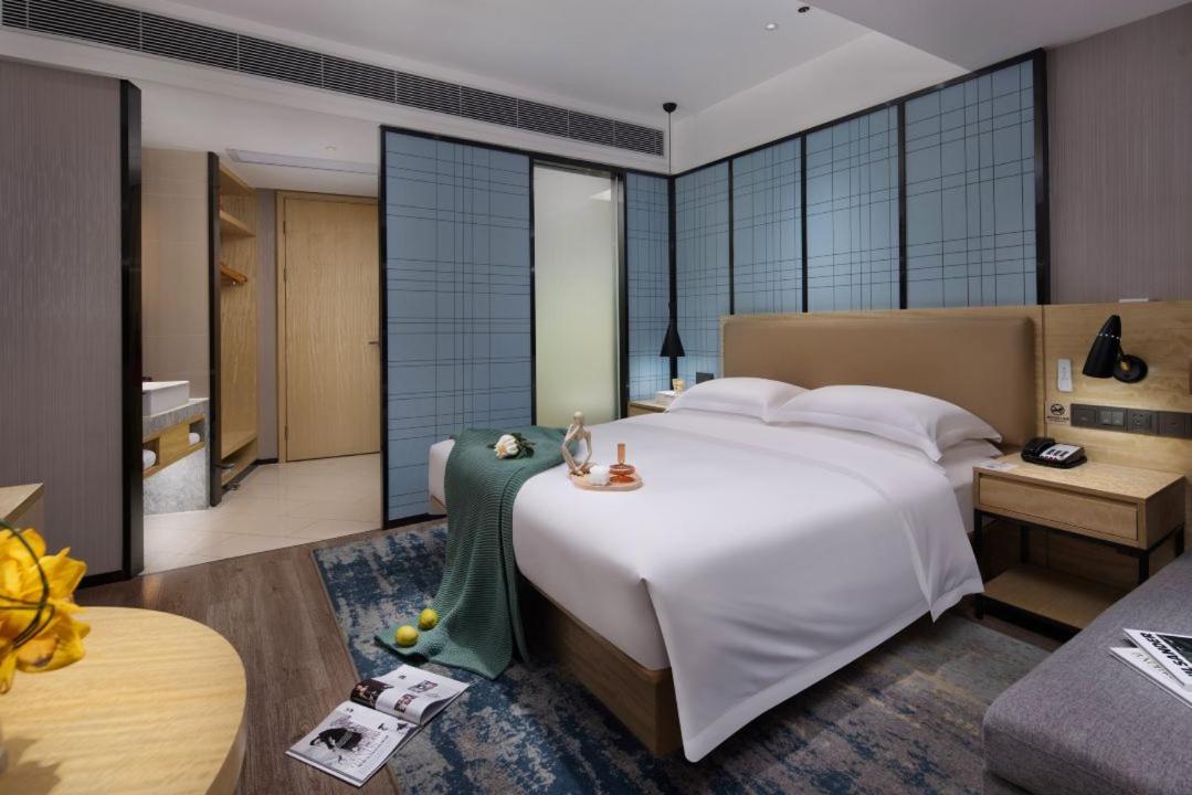 Standard King Room photo 3