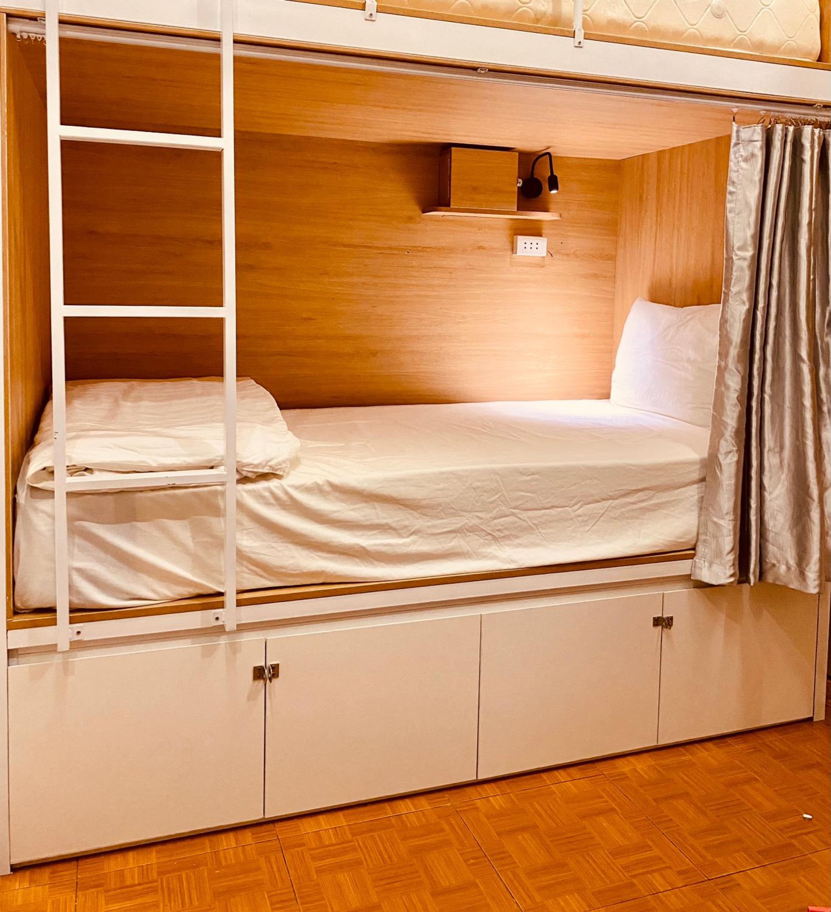 Bed in 8-Bed Mixed Dormitory Room photo 1