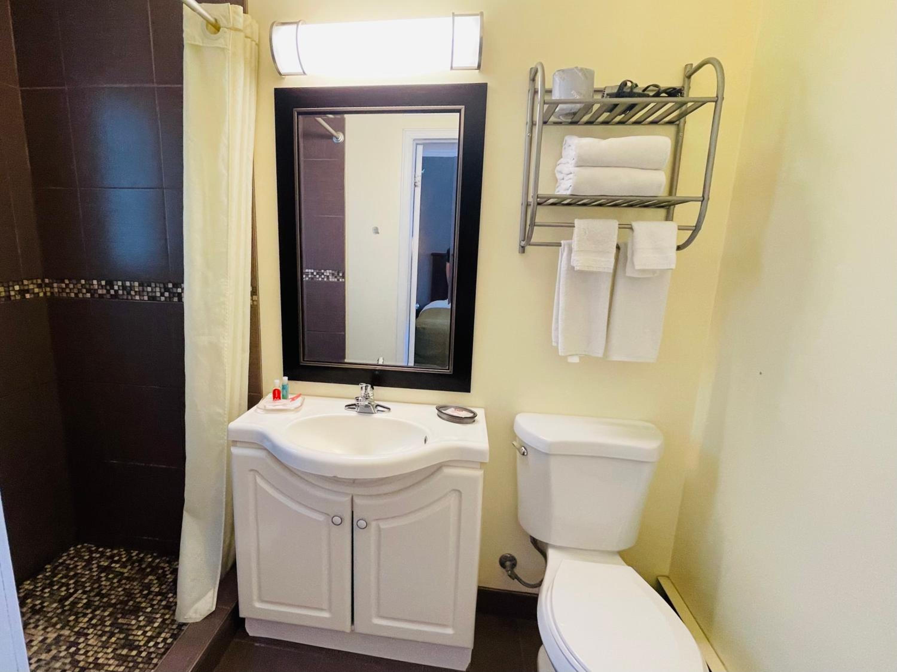 Queen Room - Photo 5