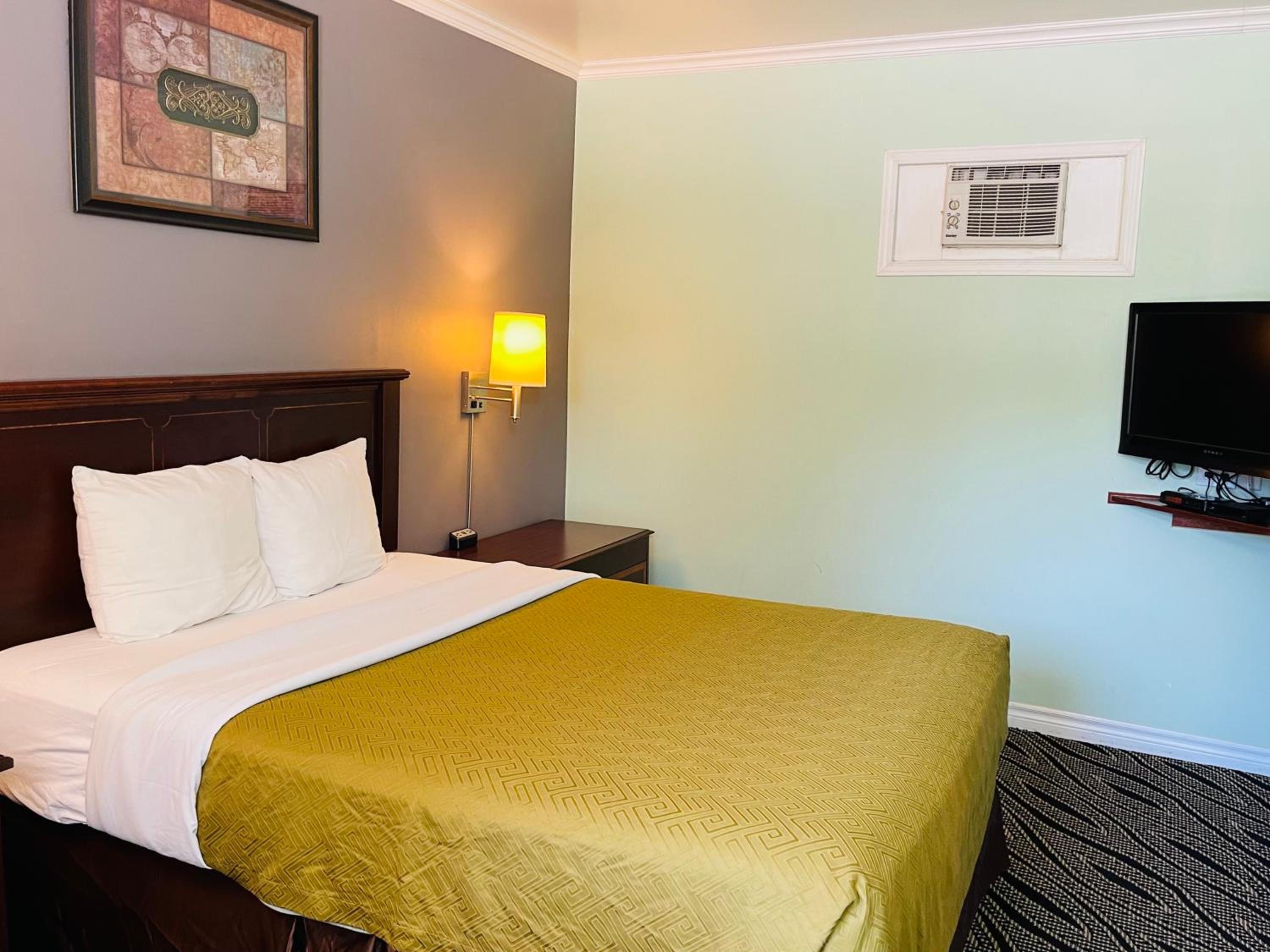 Queen Room - Photo 3