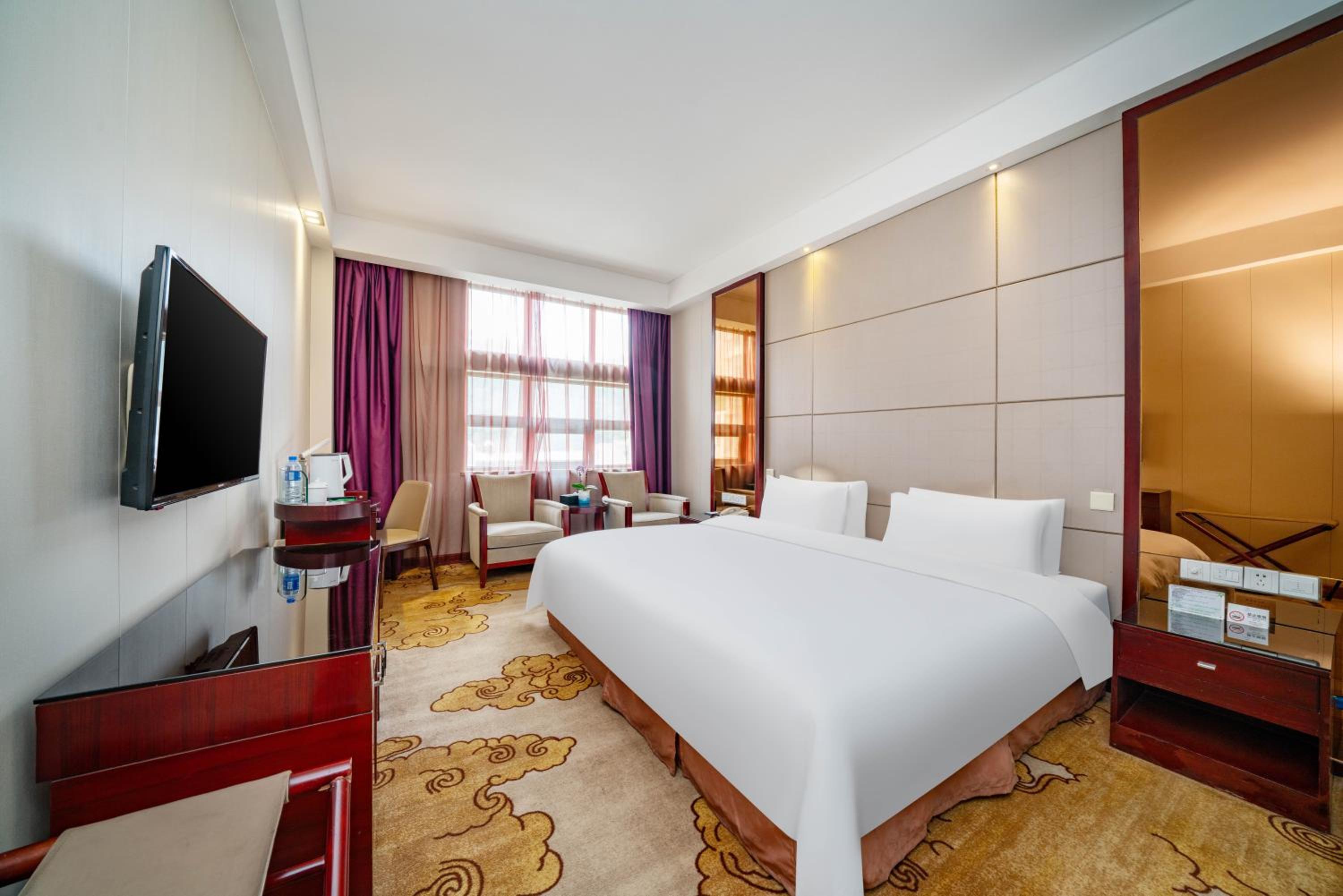 Standard Queen Room