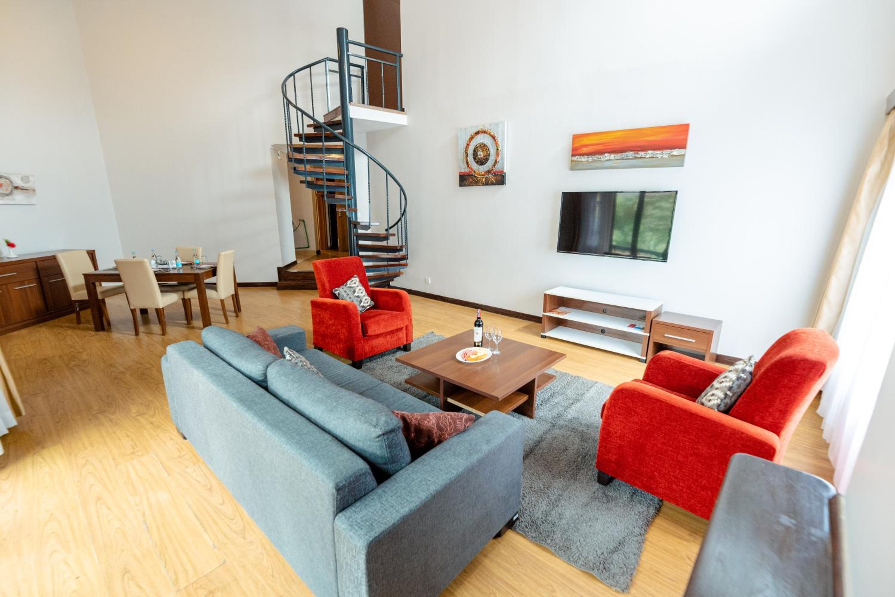 One-Bedroom Queen Apartment - Attic/Non-Smoking