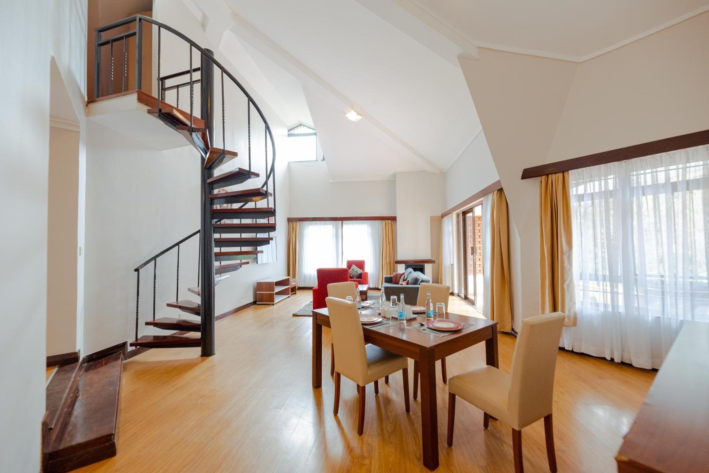 One-Bedroom Queen Apartment - Attic/Non-Smoking thumbnail 5