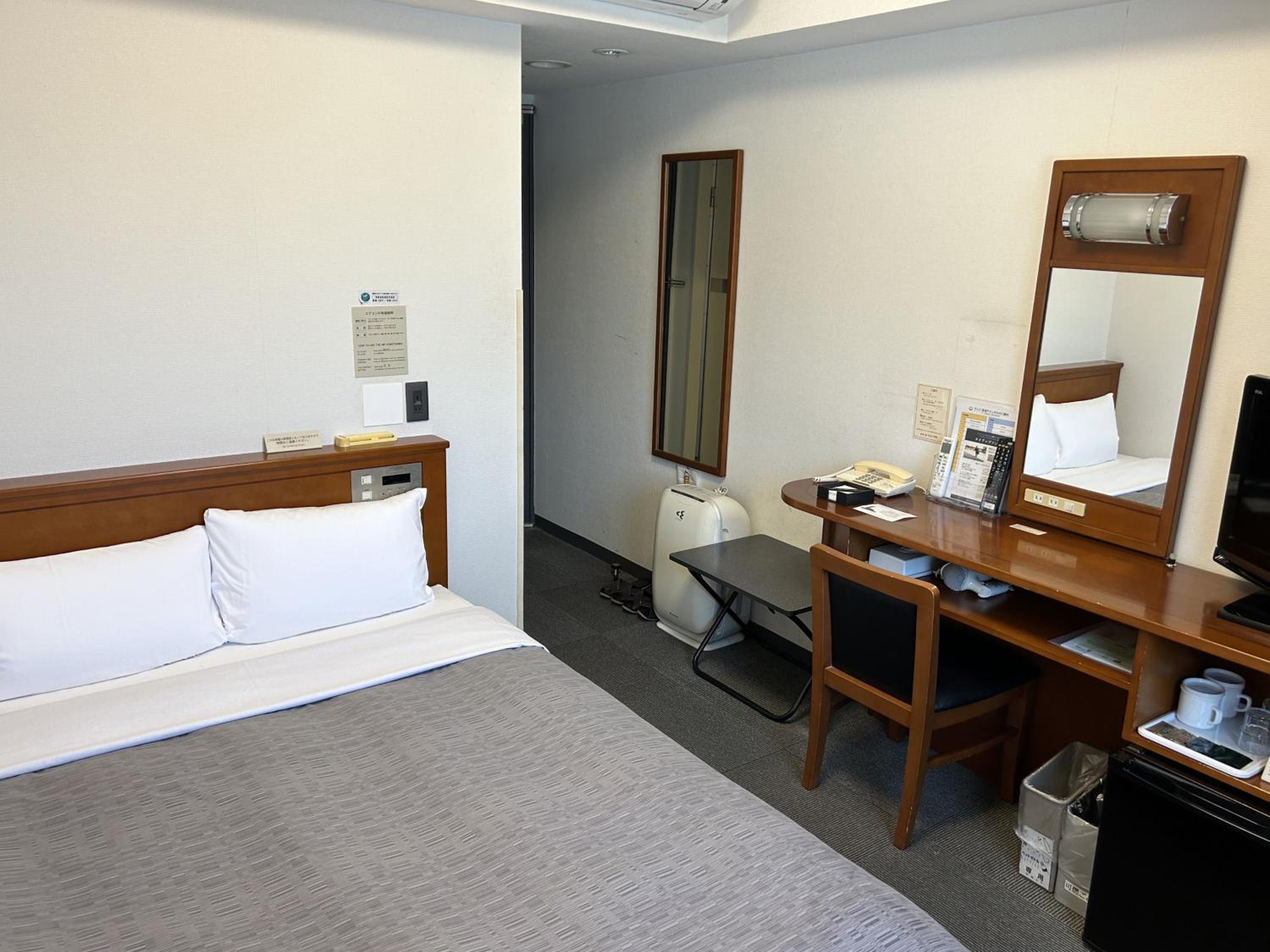 Double Room with Small Double Bed - Smoking - Photo 1
